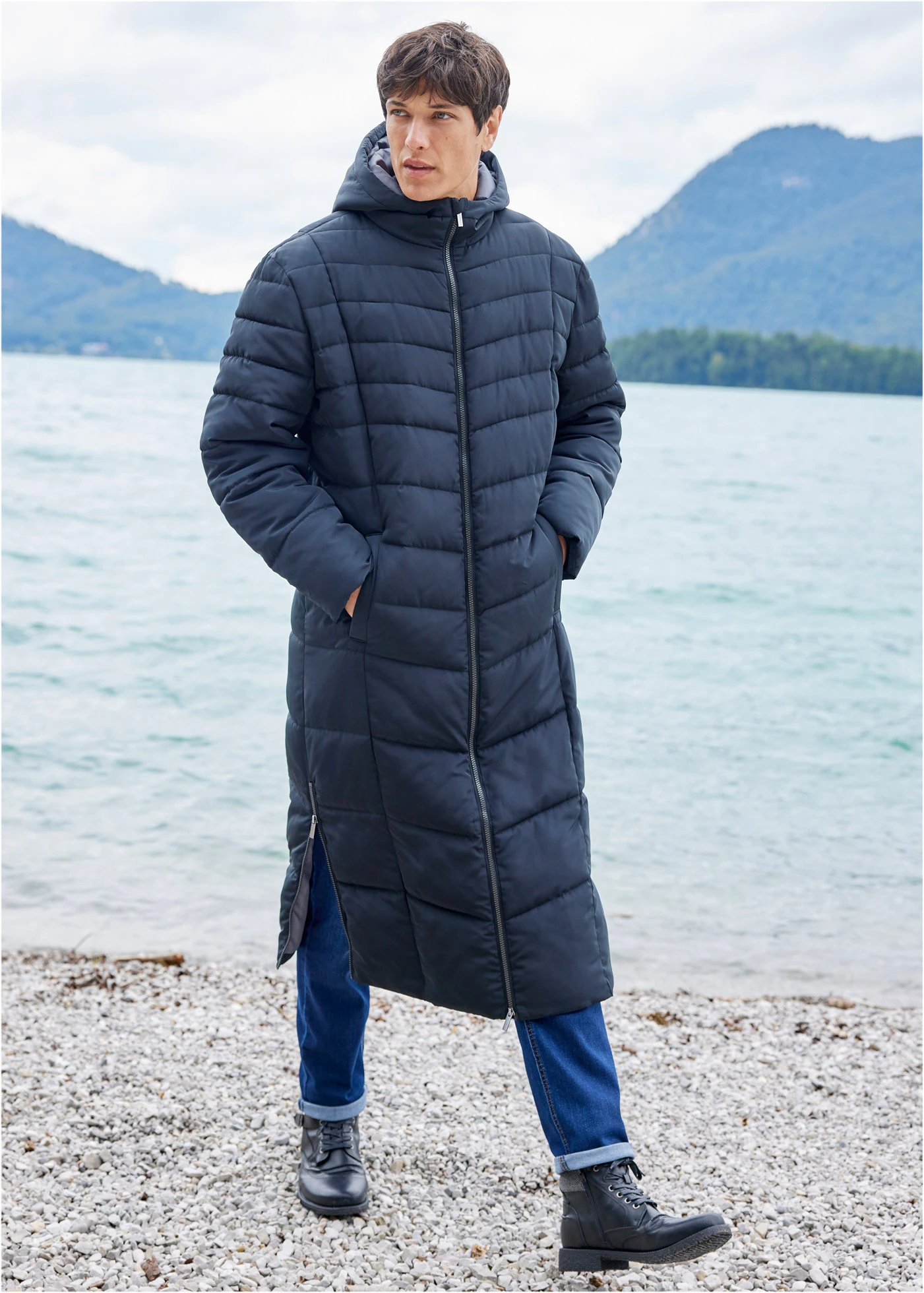 Dlouhý prošívaný kabát s kapucí • černá • bonprix obchod