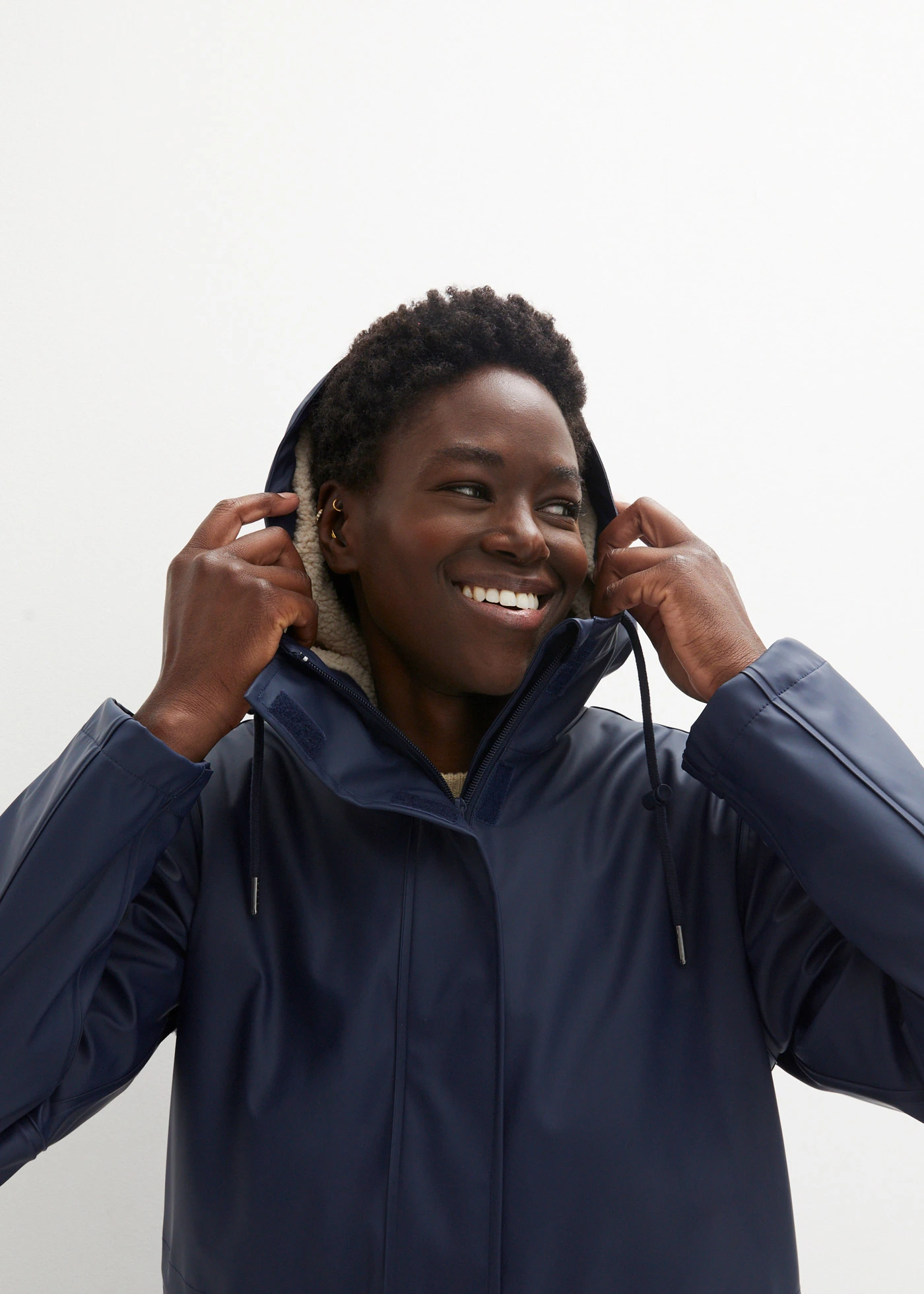 Bunda do deště s medvídkovou podšívkou, z voděodolného materiálu • tmavě modrá • bonprix obchod