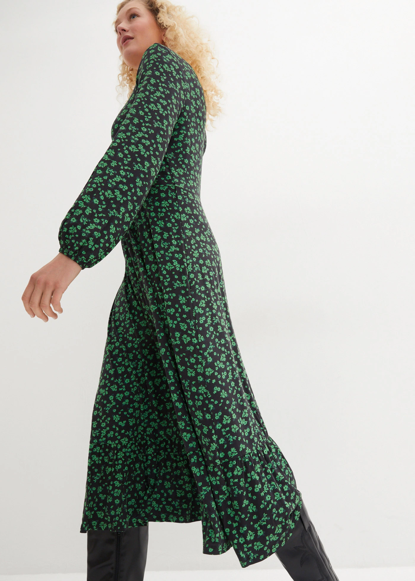 Žerzejové šaty ze splývavé viskózové směsi • jadeově zelená s květy • bonprix obchod