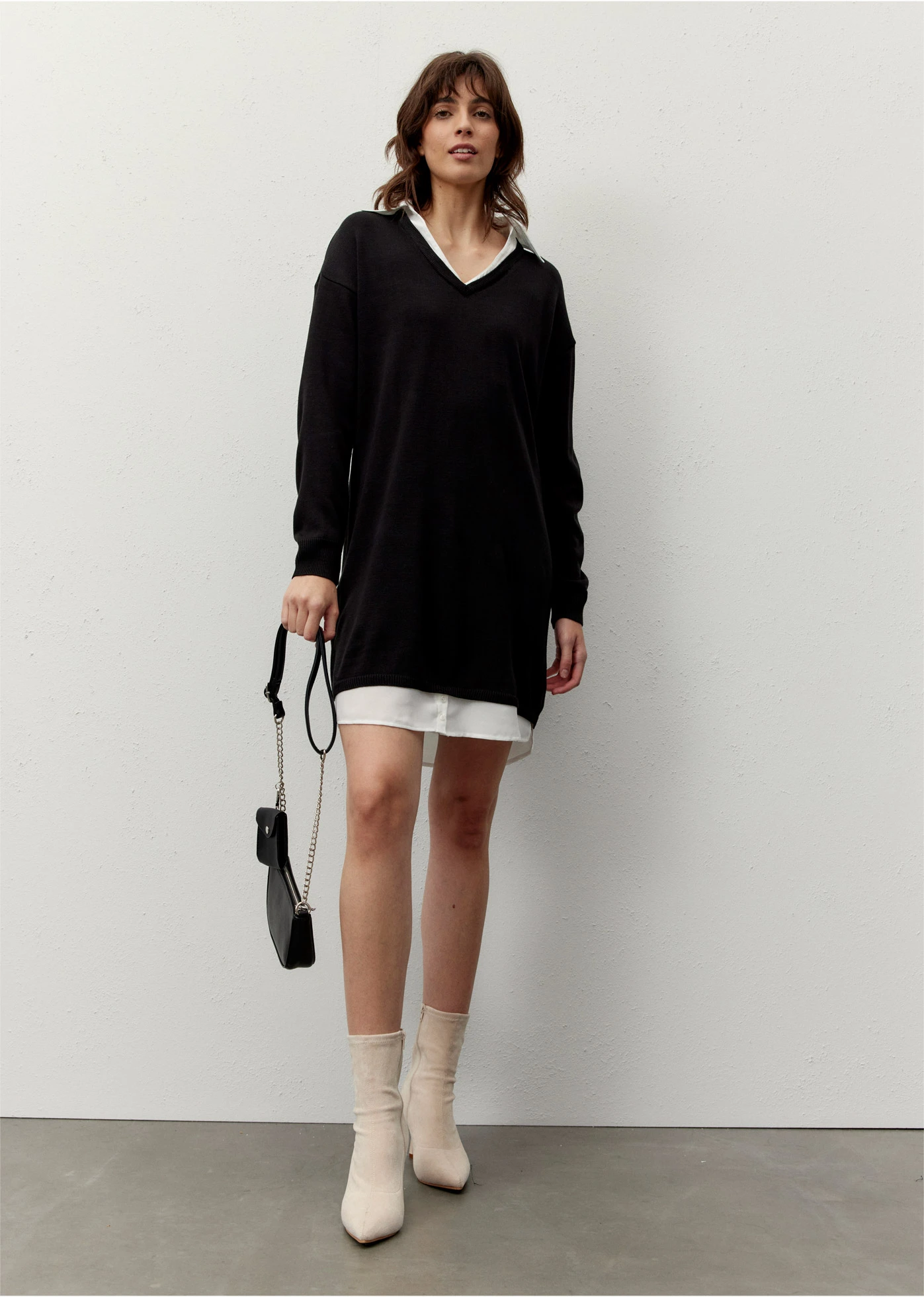 Rochie tricotată cu aplicaţii gen bluză • negru • magazin bonprix