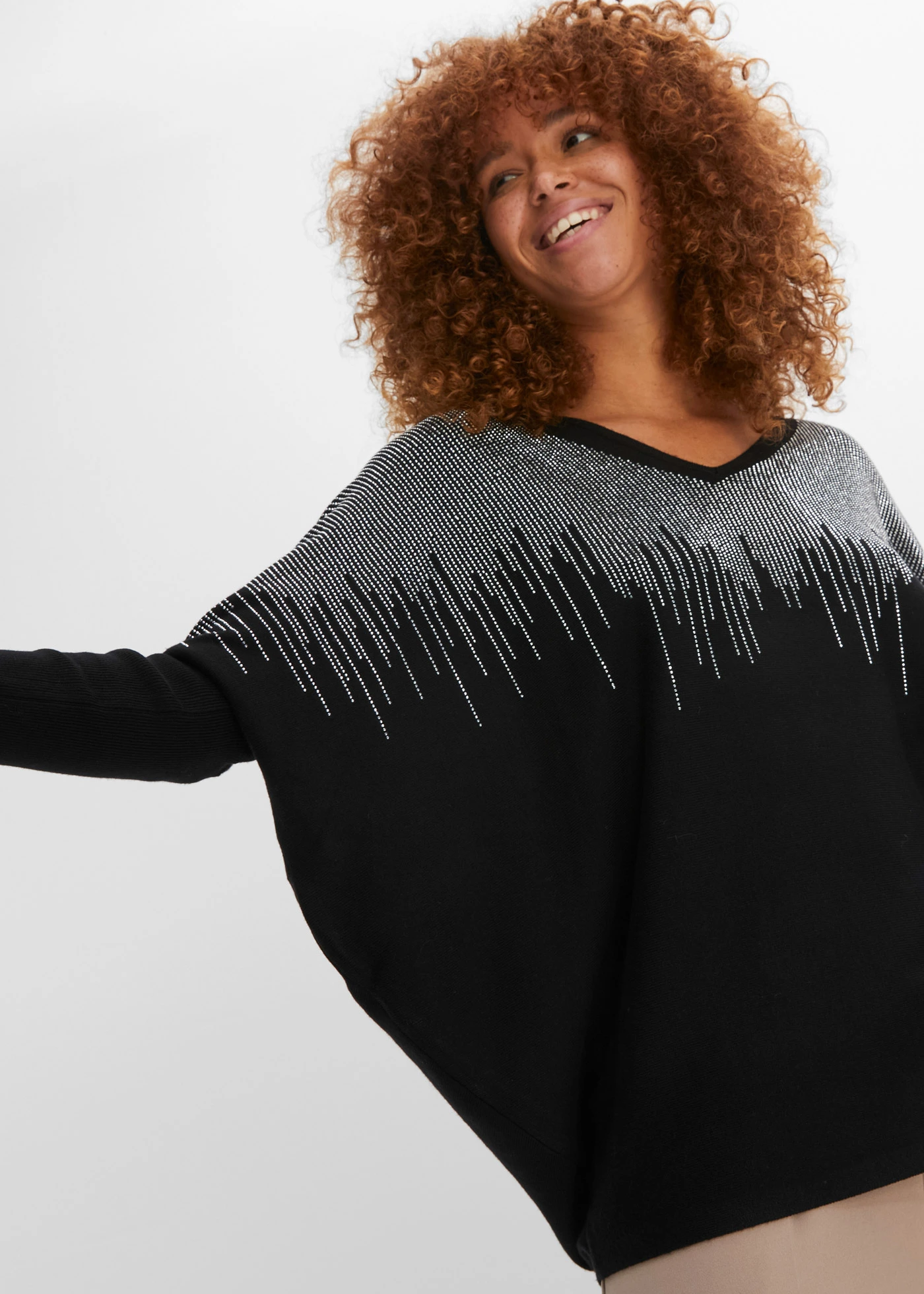 Pull en fine maille avec strass • noir • Boutique bonprix