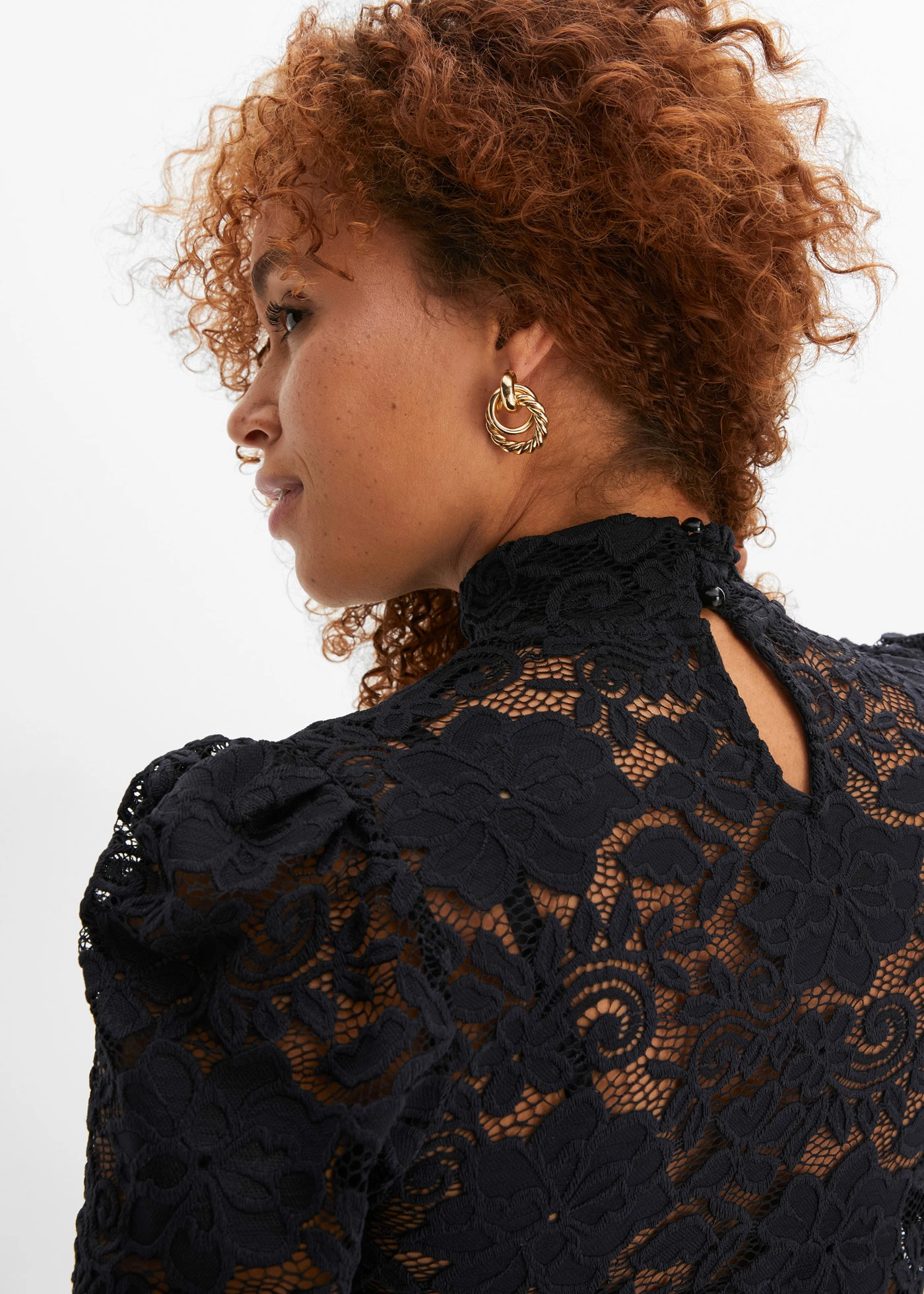 T-shirt manches longues cintré en dentelle • noir • Boutique bonprix