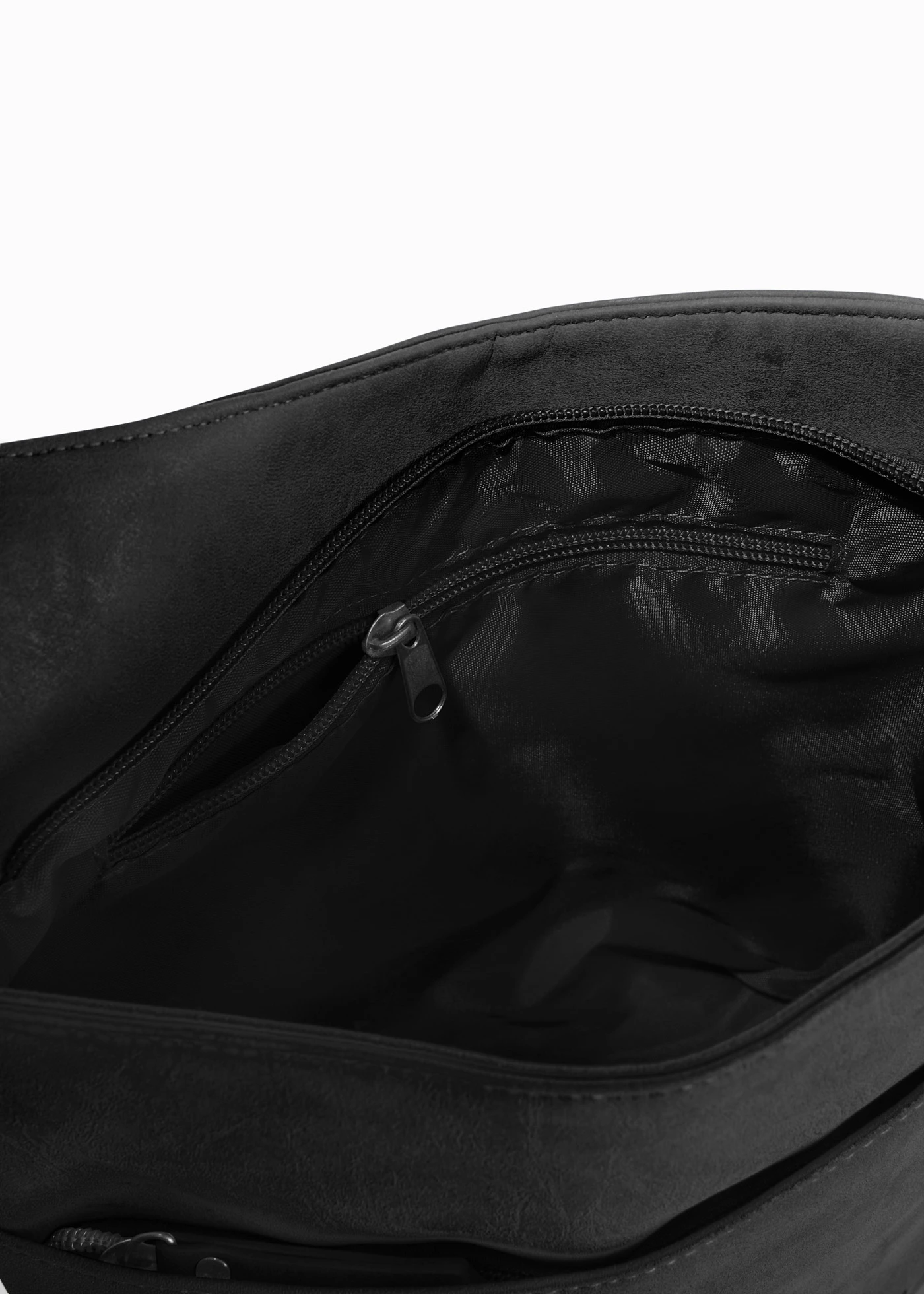 Sac à bandoulière et poches asymétriques • noir • Boutique bonprix