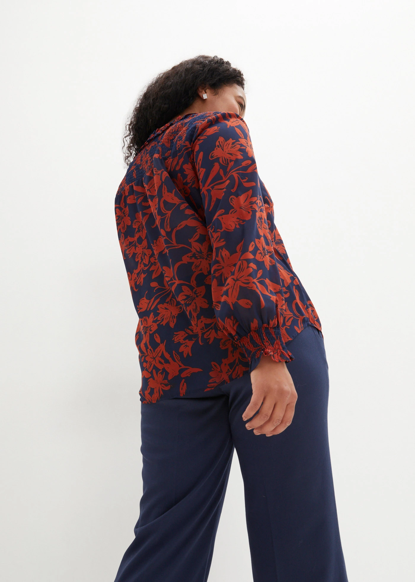 Šifonová halenka s žabičkováním • černá /červená salsa plus size • bonprix obchod