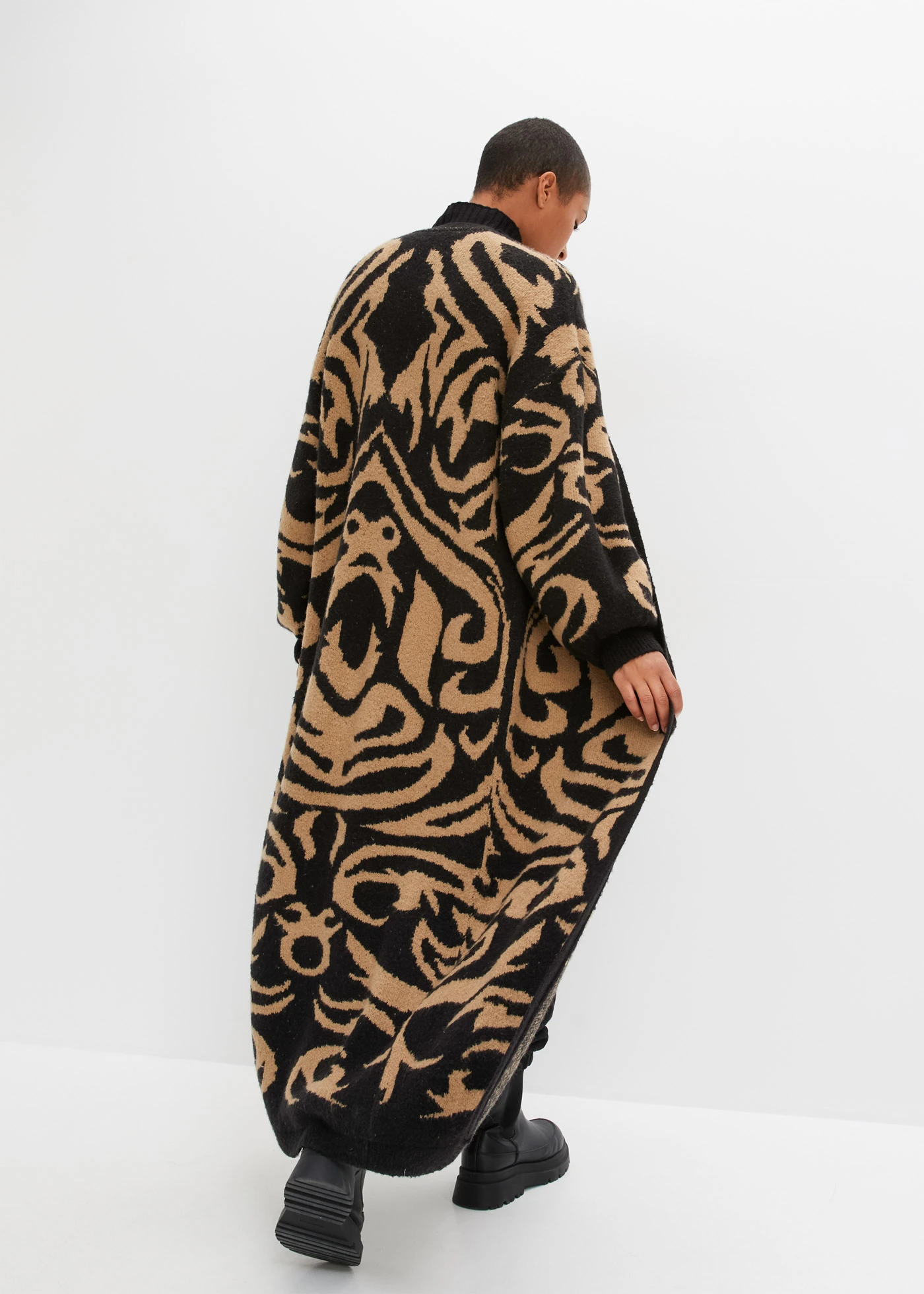 Dlhý pletený kabát • čierna/khaki béžová grafická • obchod bonprix