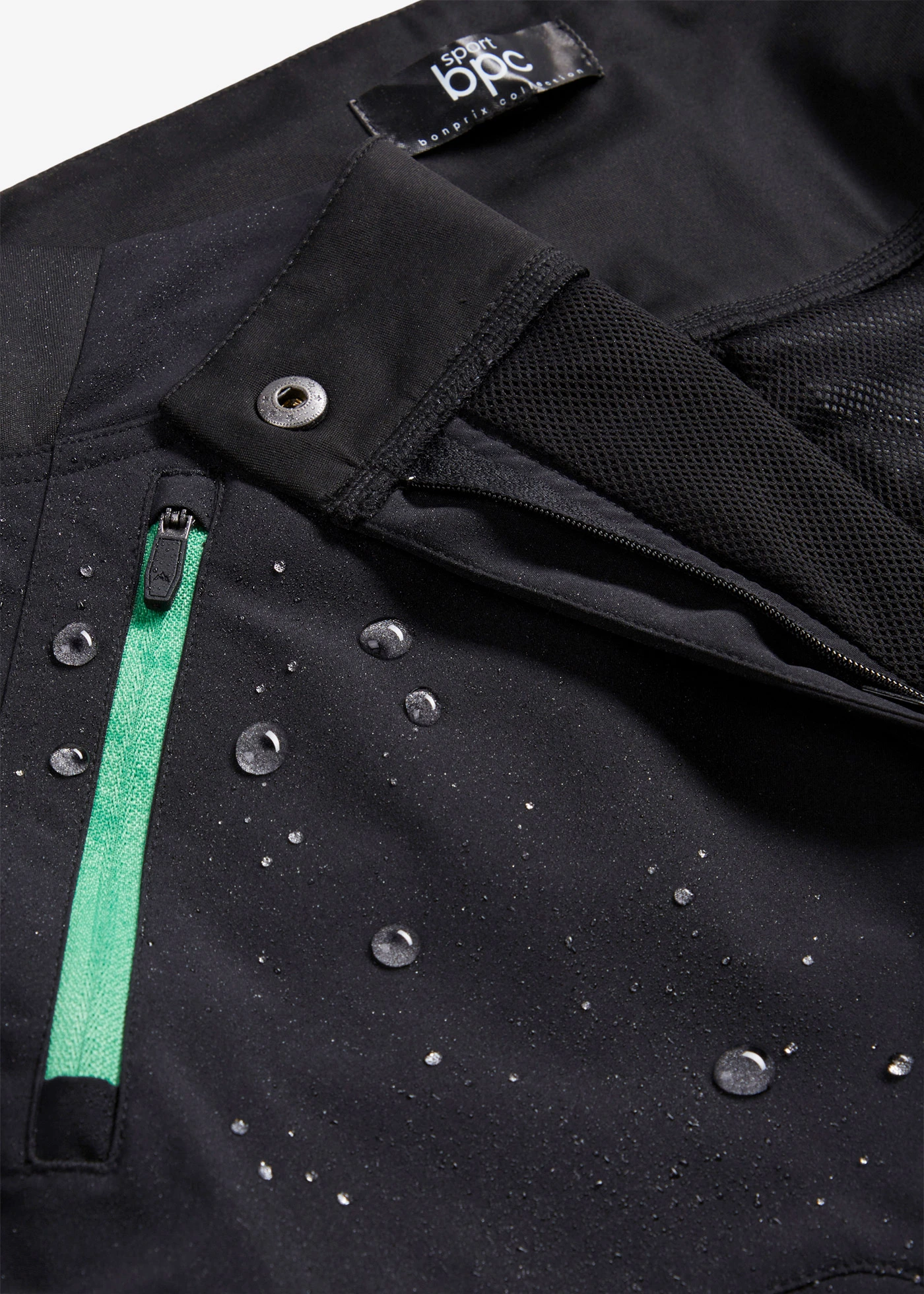 Funkciós nadrág komfort derékpánttal, vízlepergető • fekete • bonprix áruház