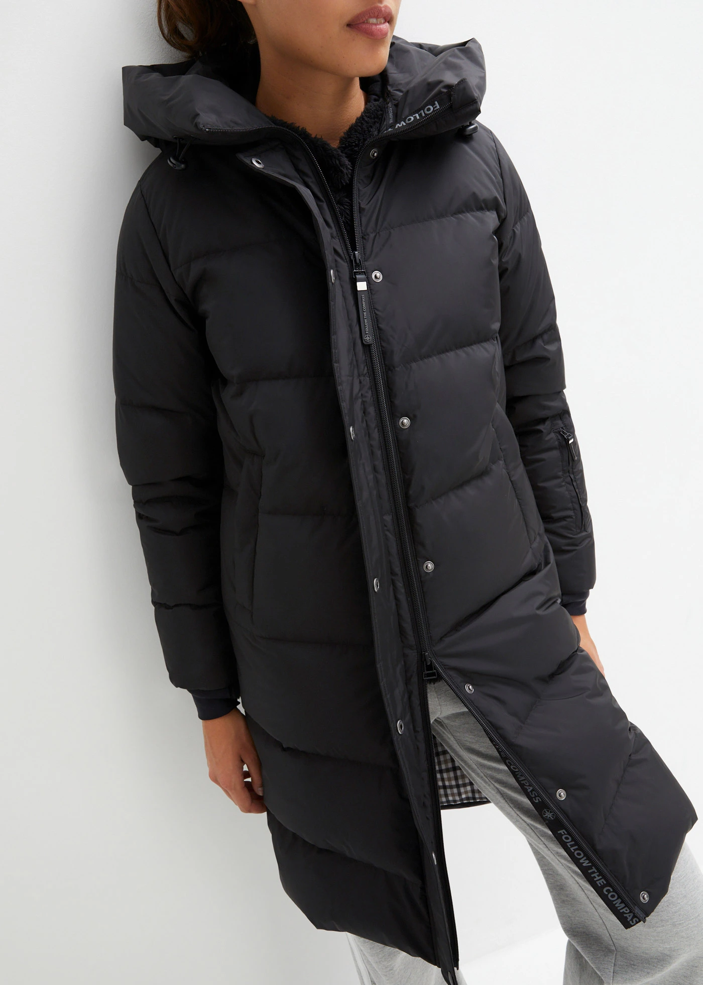 Mantou impermeabil cu puf reciclat • negru • magazin bonprix