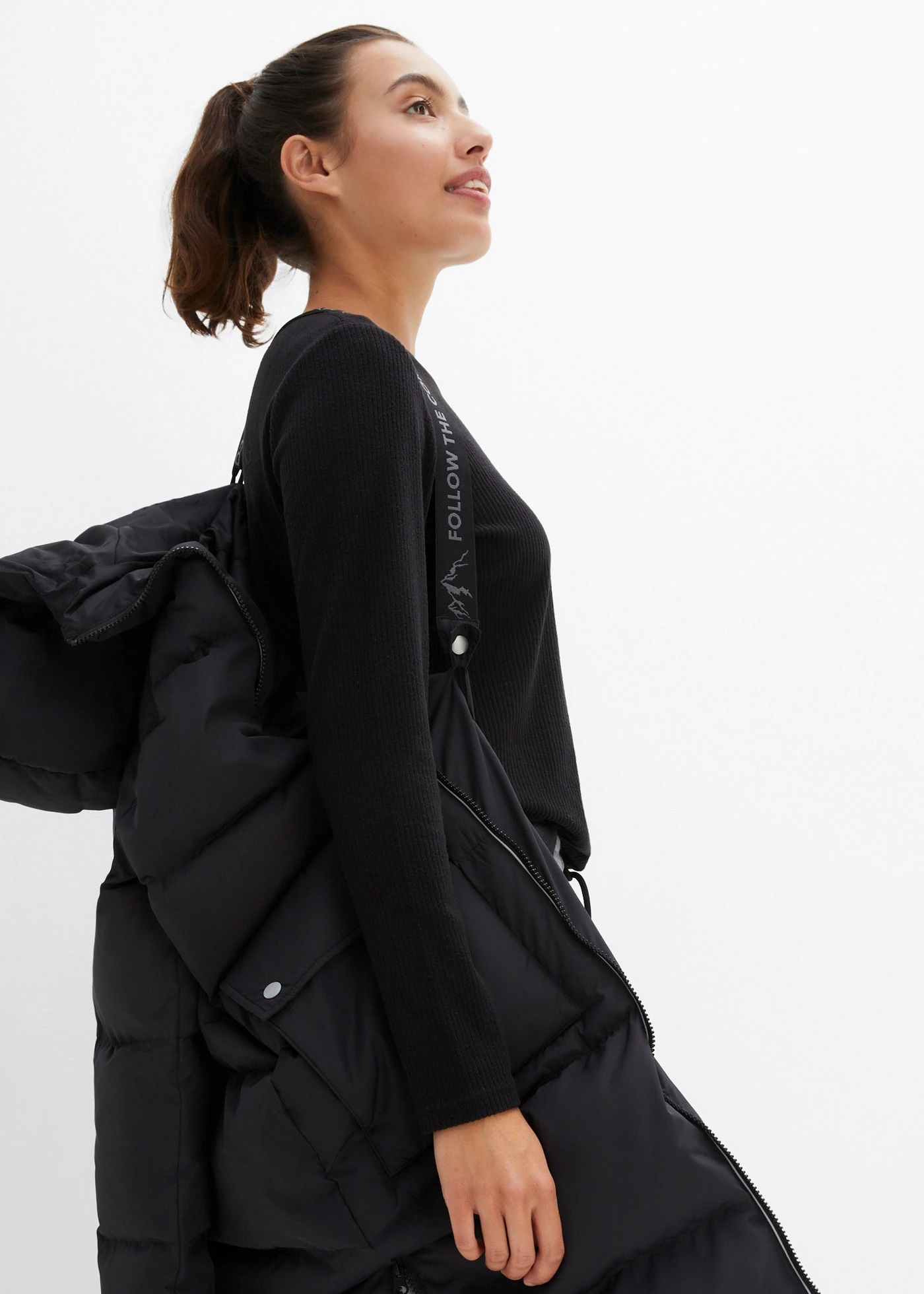 Hydrofobowy płaszcz puchowy z odblaskowymi elementami • czarny • sklep bonprix