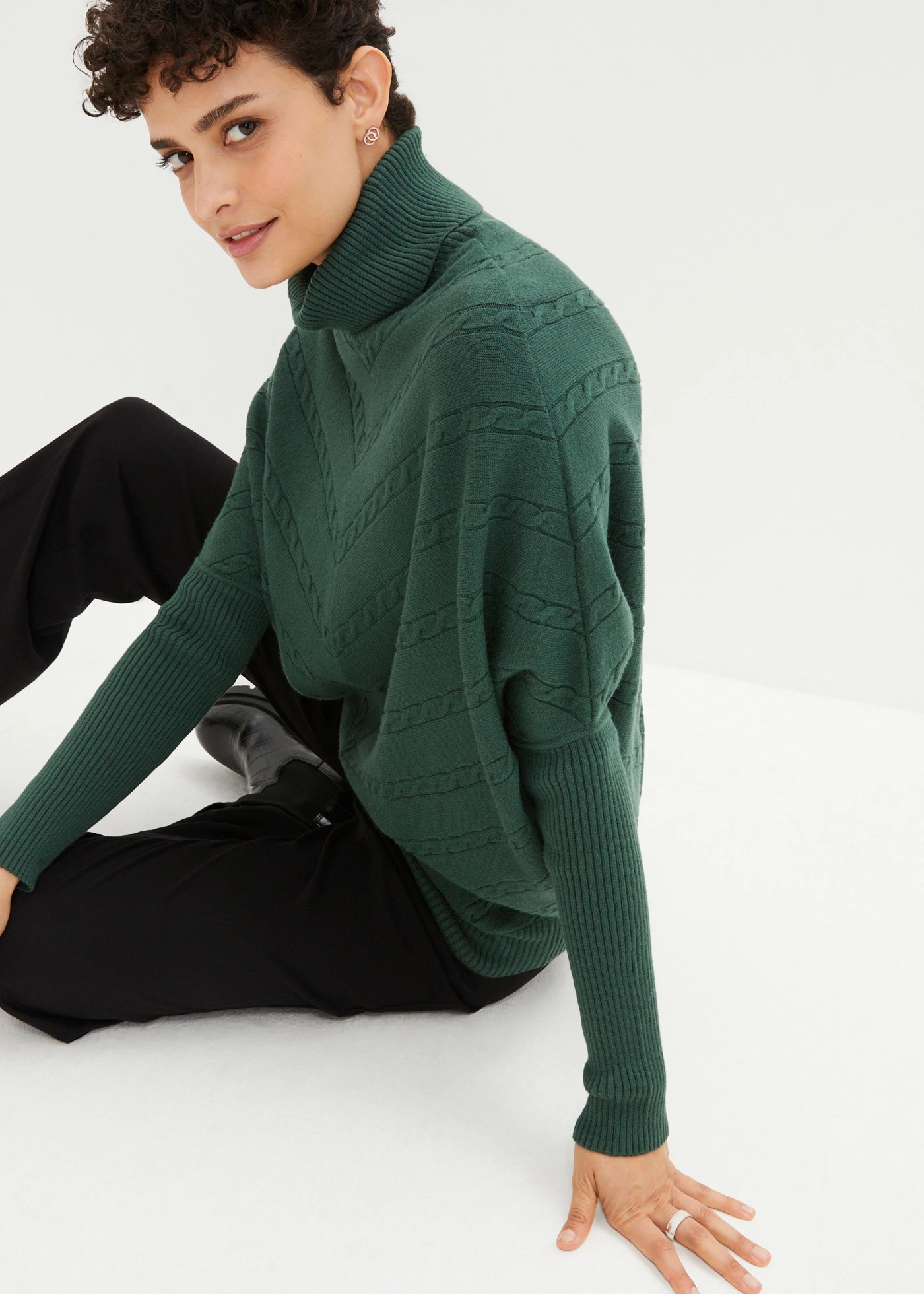 Sweter z golfem • ciemnozielony • sklep bonprix