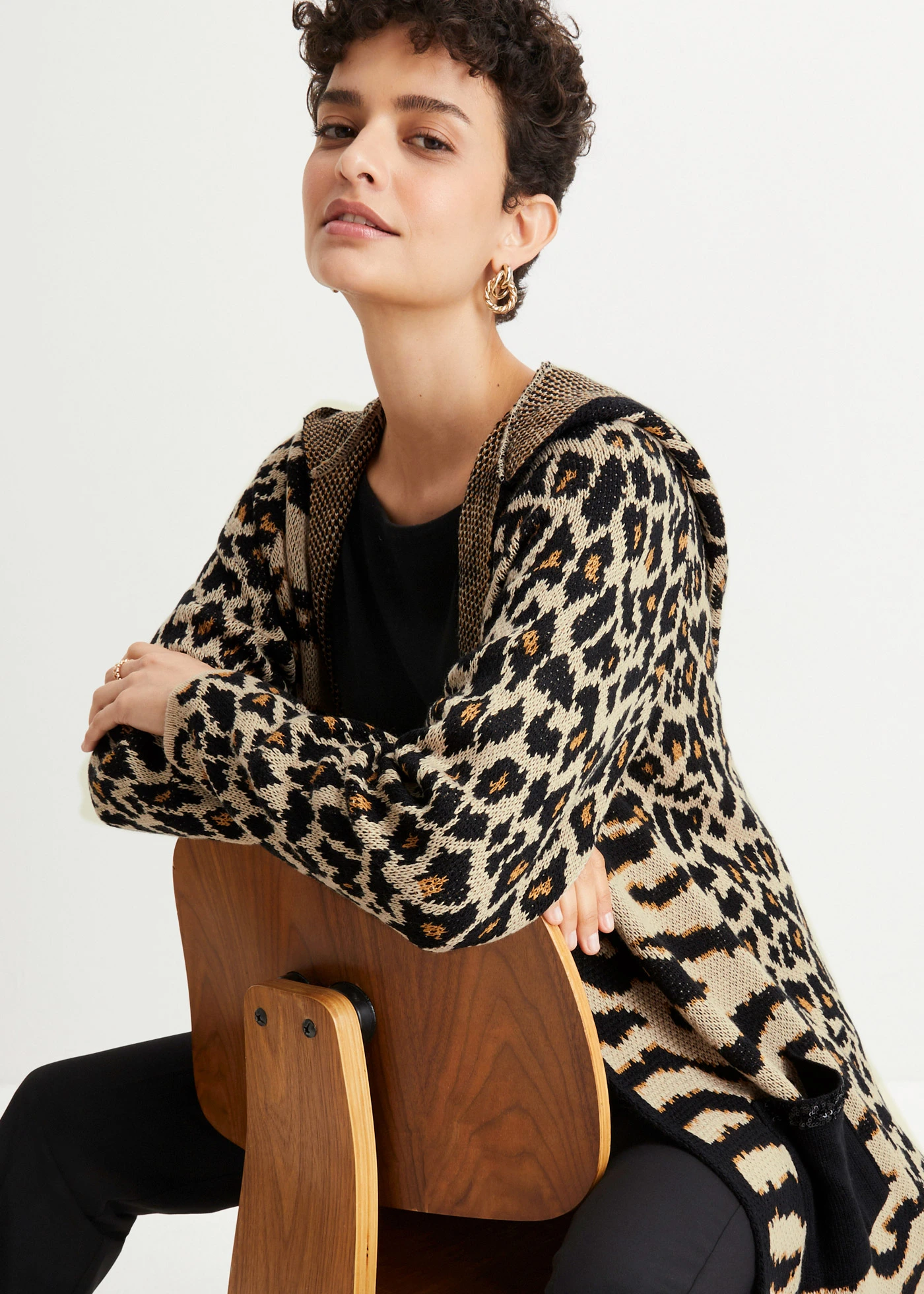 Manteau en maille avec sequins et capuche • léopard • Boutique bonprix