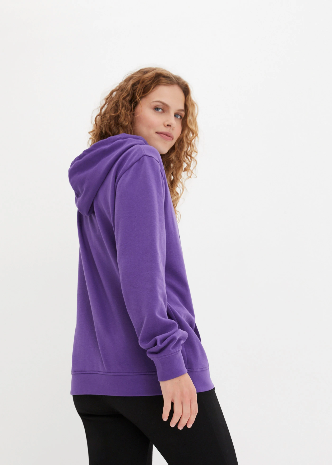 Sweat à capuche en tissu éponge doux • violet • Boutique bonprix