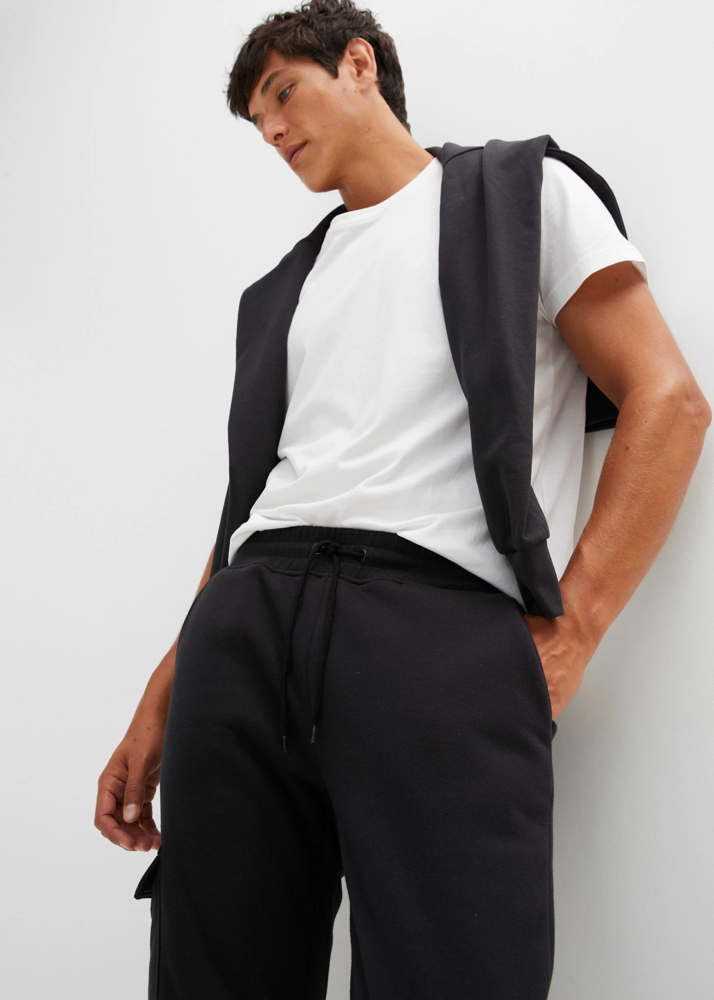 Thermo joggingbroek met cargozakken en teddy voering • zwart • bonprix online shop