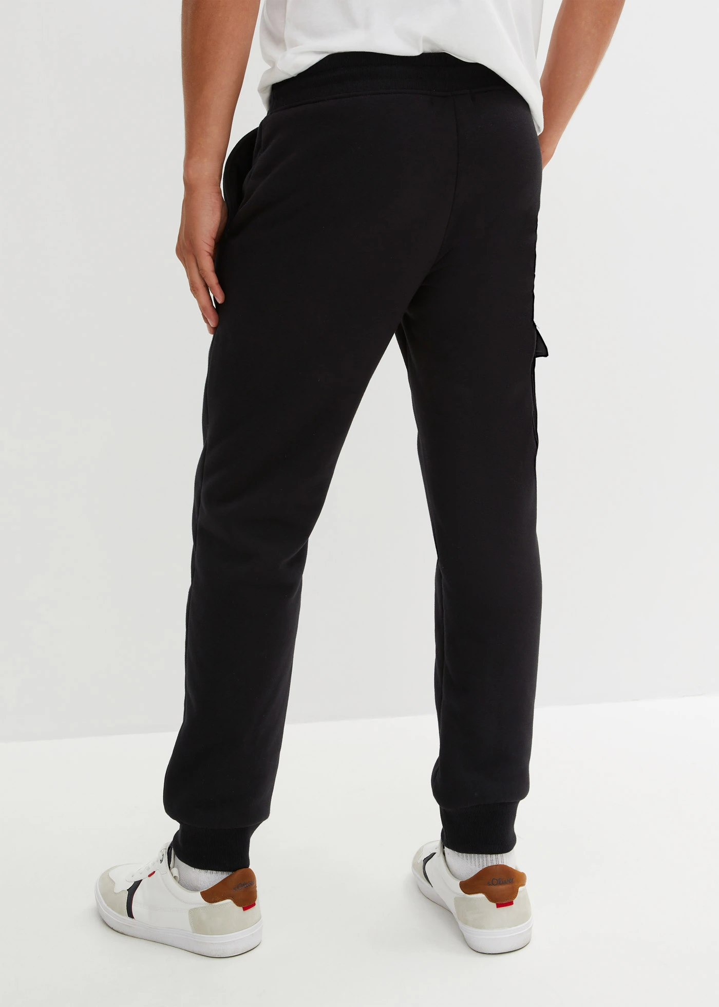 Thermo joggingbroek met cargozakken en teddy voering • zwart • bonprix online shop
