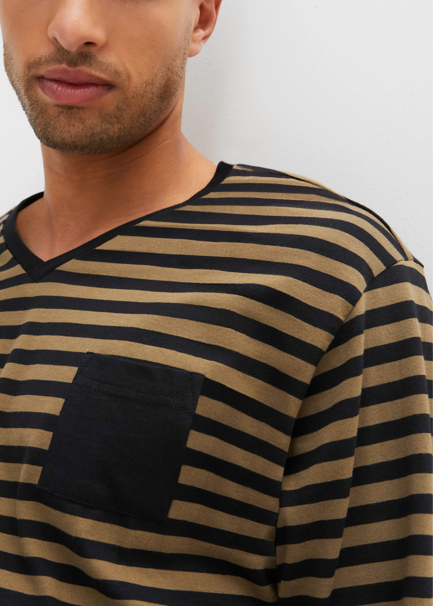 Pyjama 100% coton à manches longues • noir-olive foncé rayé • Boutique bonprix