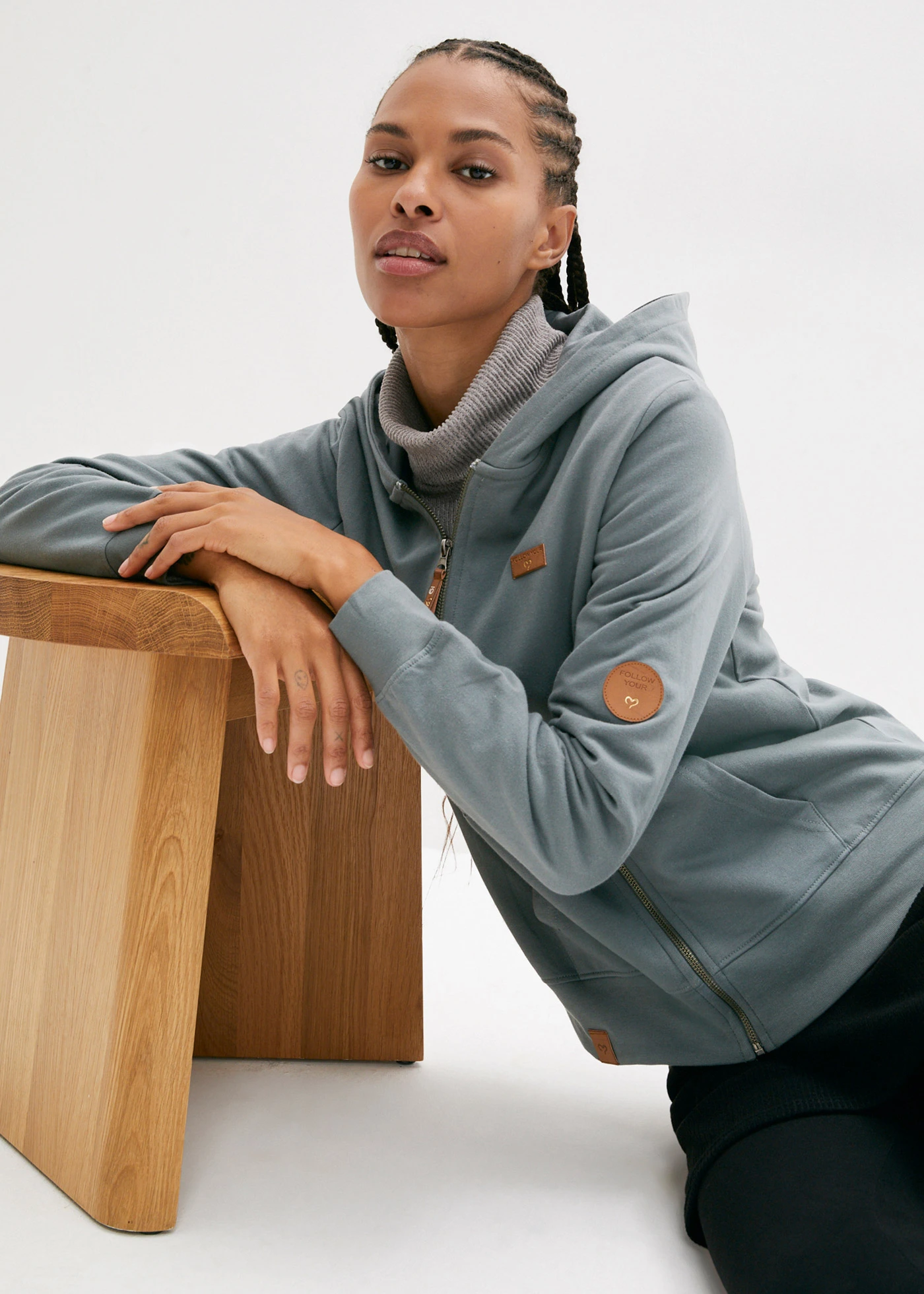 Propínací mikina s kapucí, z čisté bavlny • eukalyptově zelená • bonprix obchod