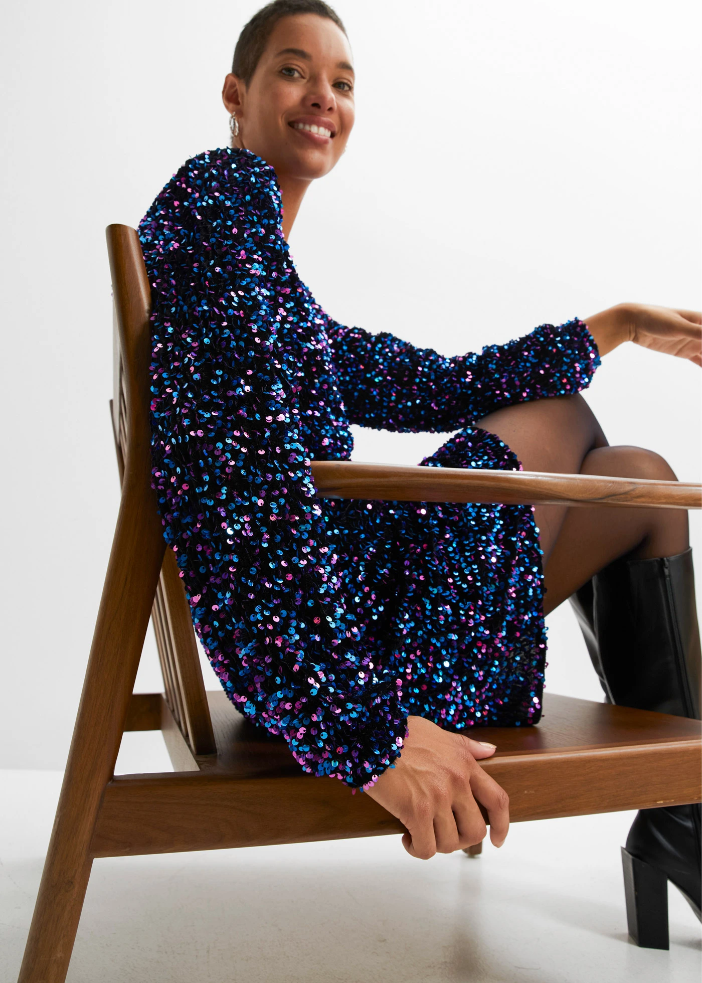 Šaty s pajetkami • černo-pink-tyrkysová • bonprix obchod