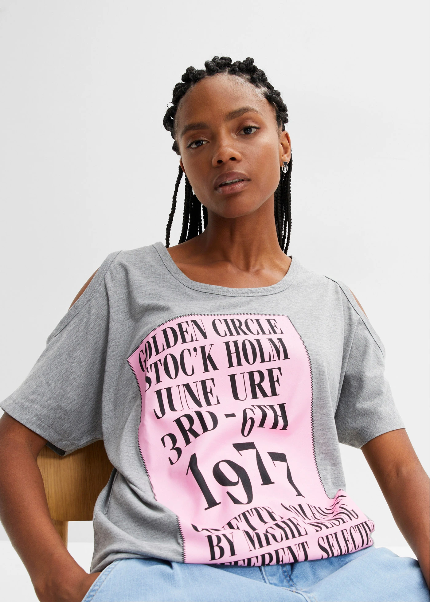 Shirt z wycięciami • szary • sklep bonprix