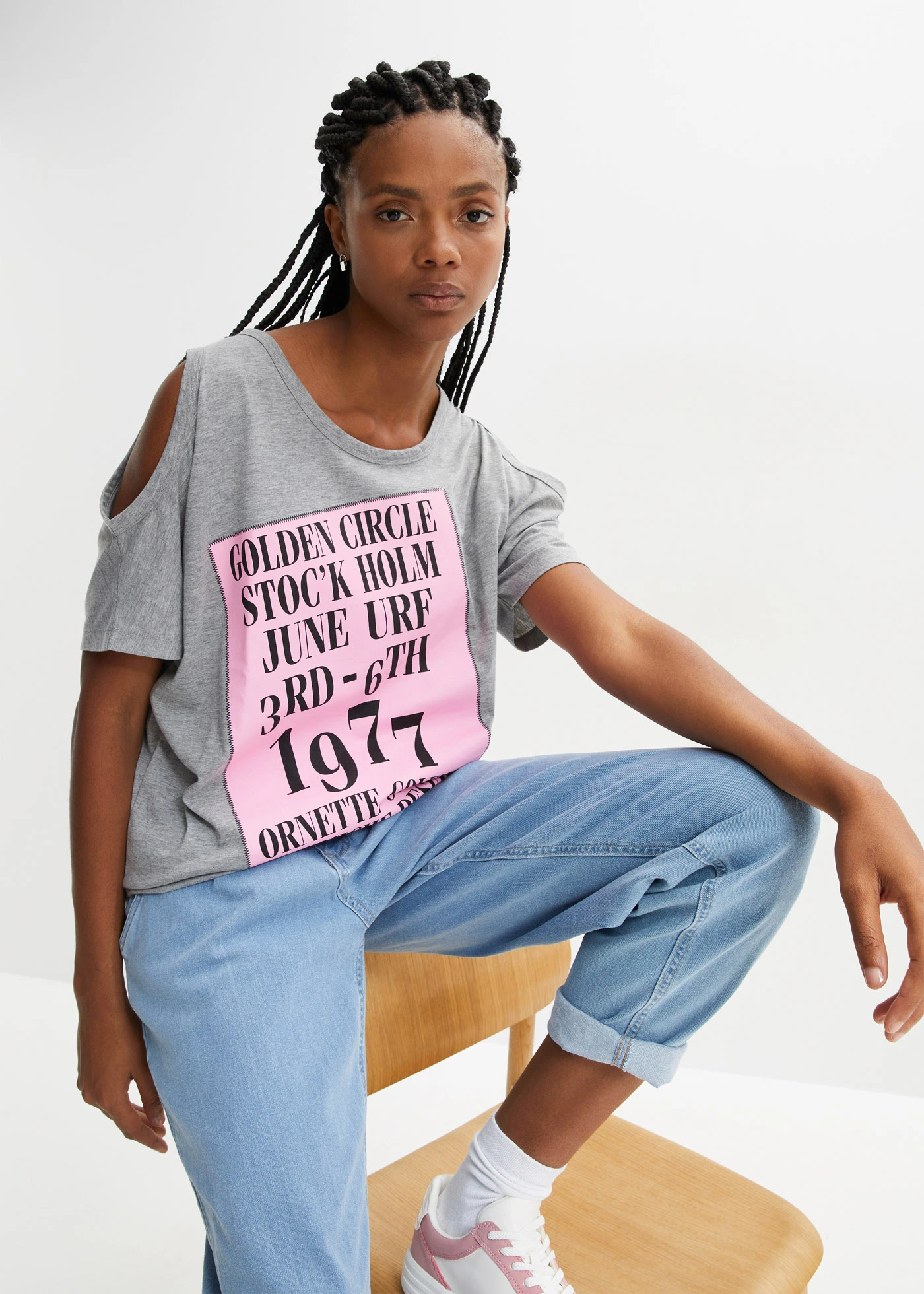 Póló kivágással • szürke • bonprix áruház