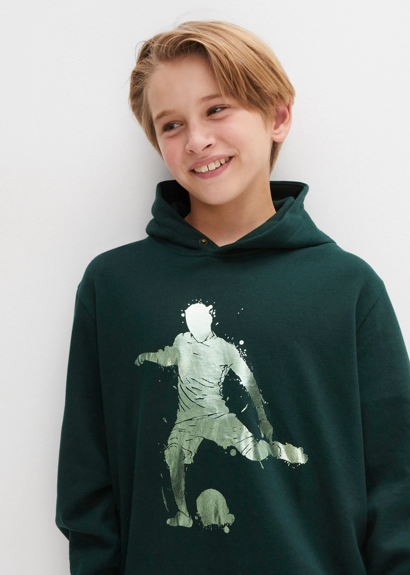 Sweat à capuche en coton mélangé • vert profond • Boutique bonprix