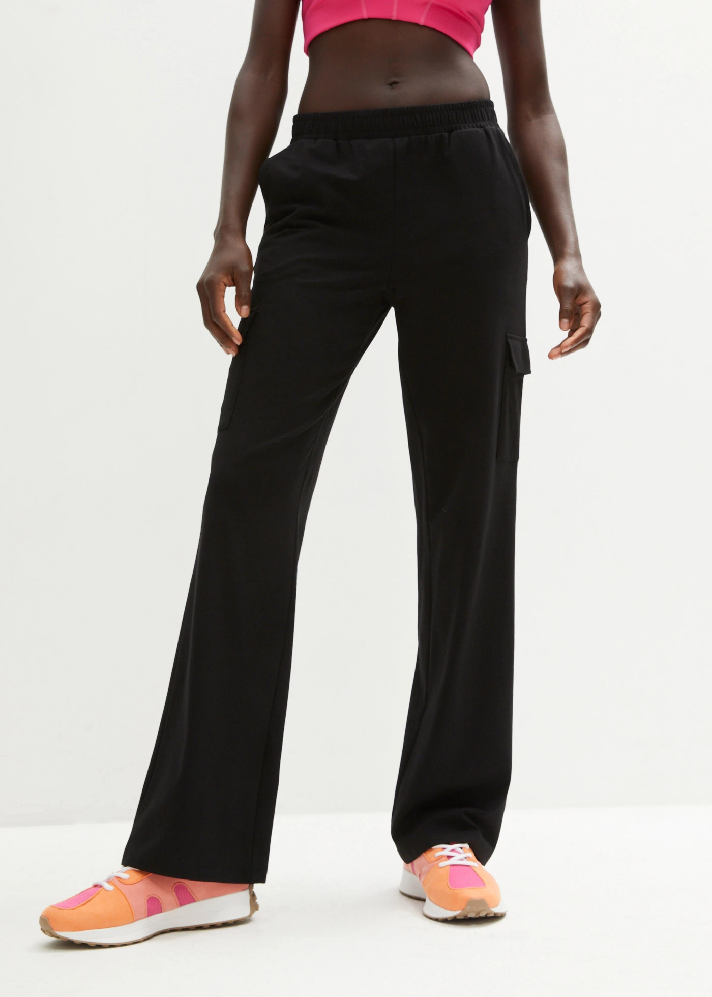 Tepláky z elastického bavlneného mixu. • čierna • obchod bonprix