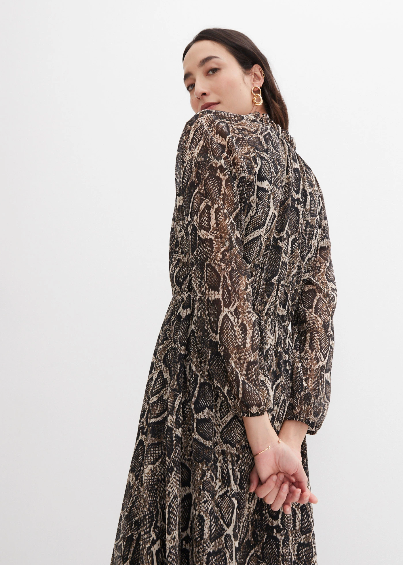 Chiffon maxi jurk met cut-outs • zwart slangenprint • bonprix online shop