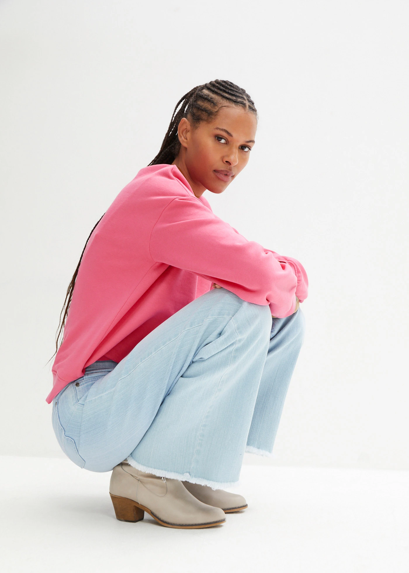 Jeansy ze stretchem wide leg, high waist • lodowy niebieski denim "used" • sklep bonprix