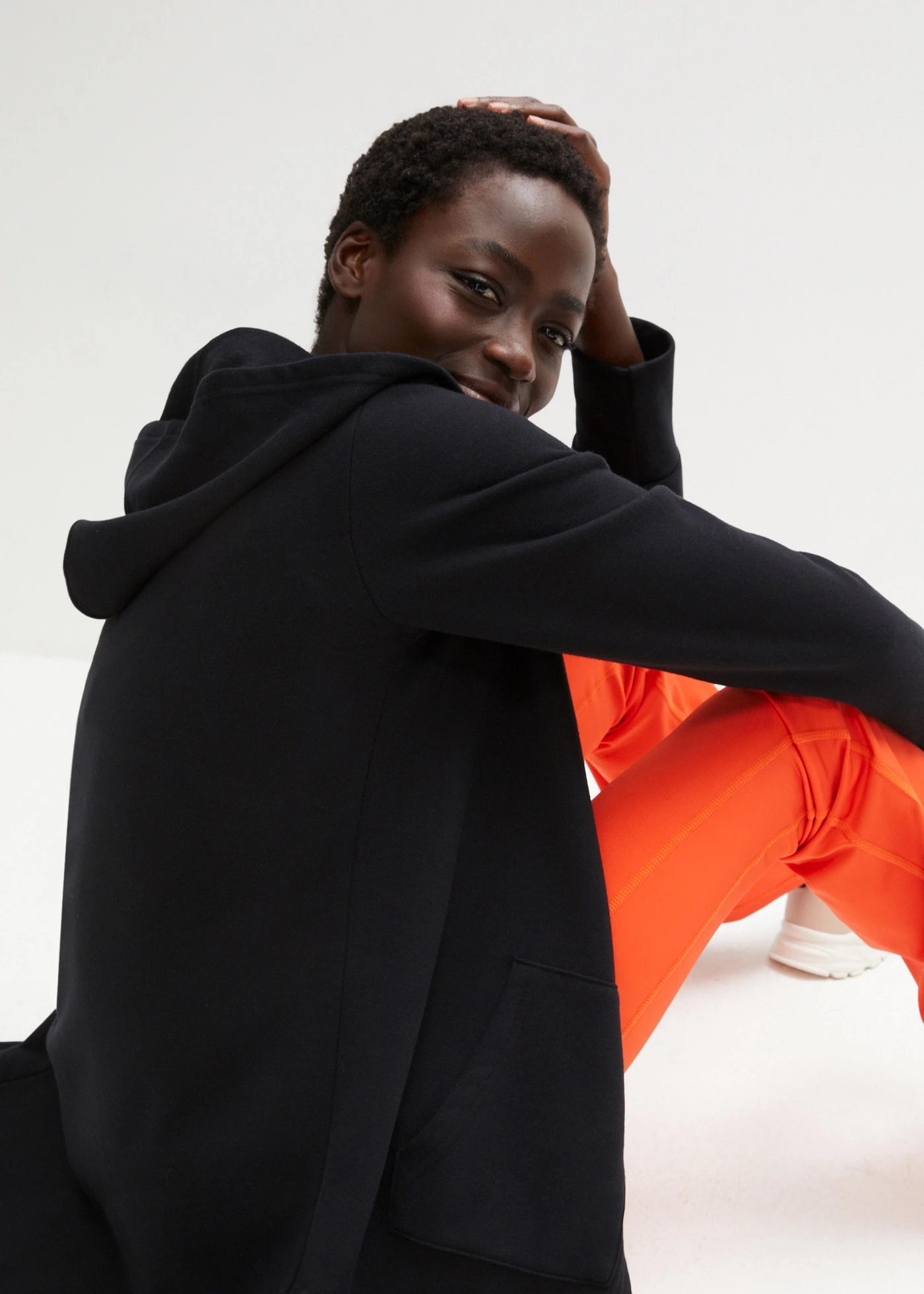 Jachetă casual lungă din material cu bumbac • negru • magazin bonprix