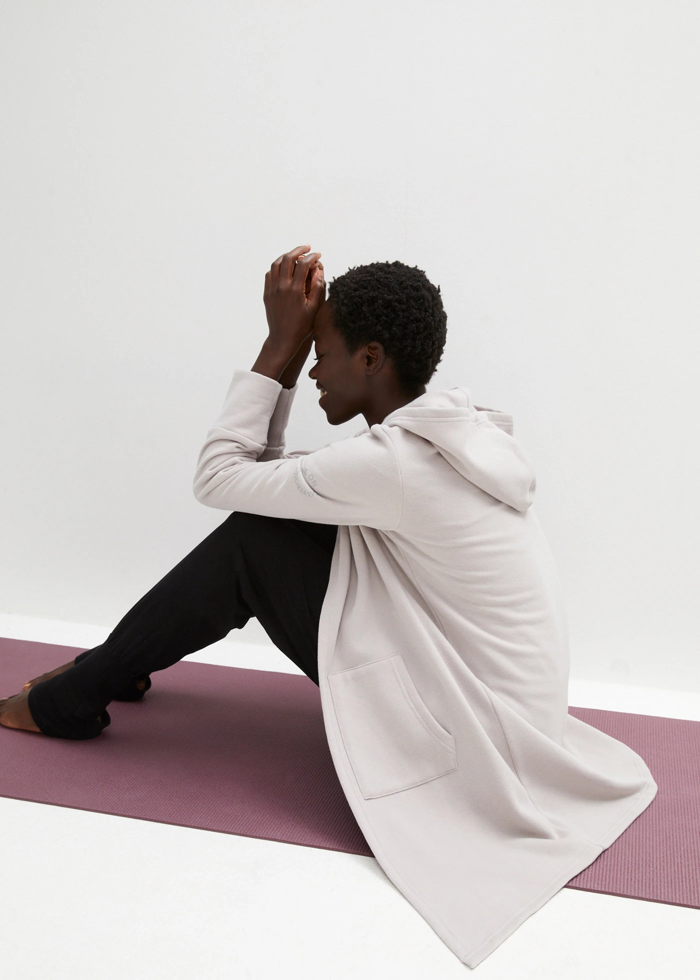 Dlhá mikinová bunda z bavlneného mixu • svetlosivá • obchod bonprix