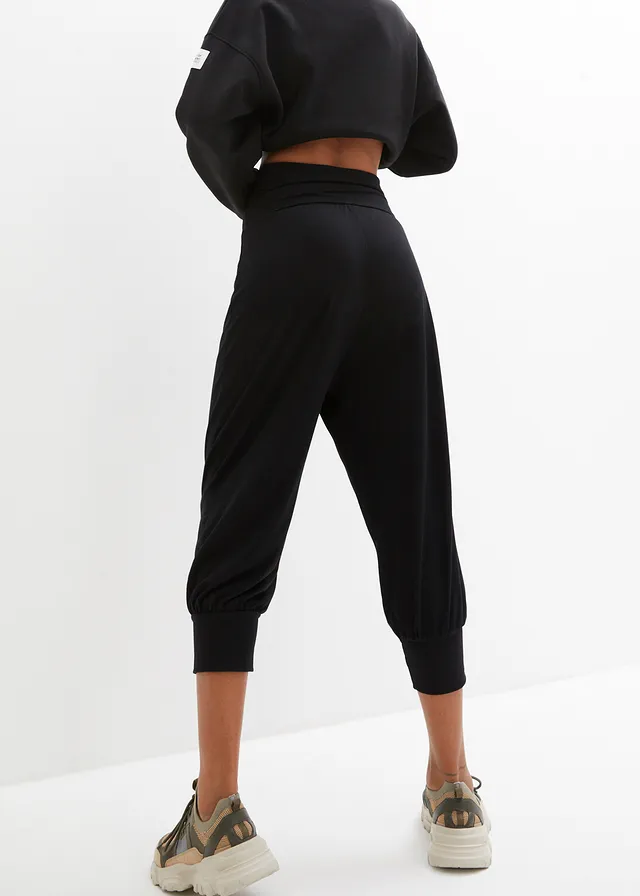 Loungewear harembroek in caprilengte • zwart • product-page.page-title-suffix