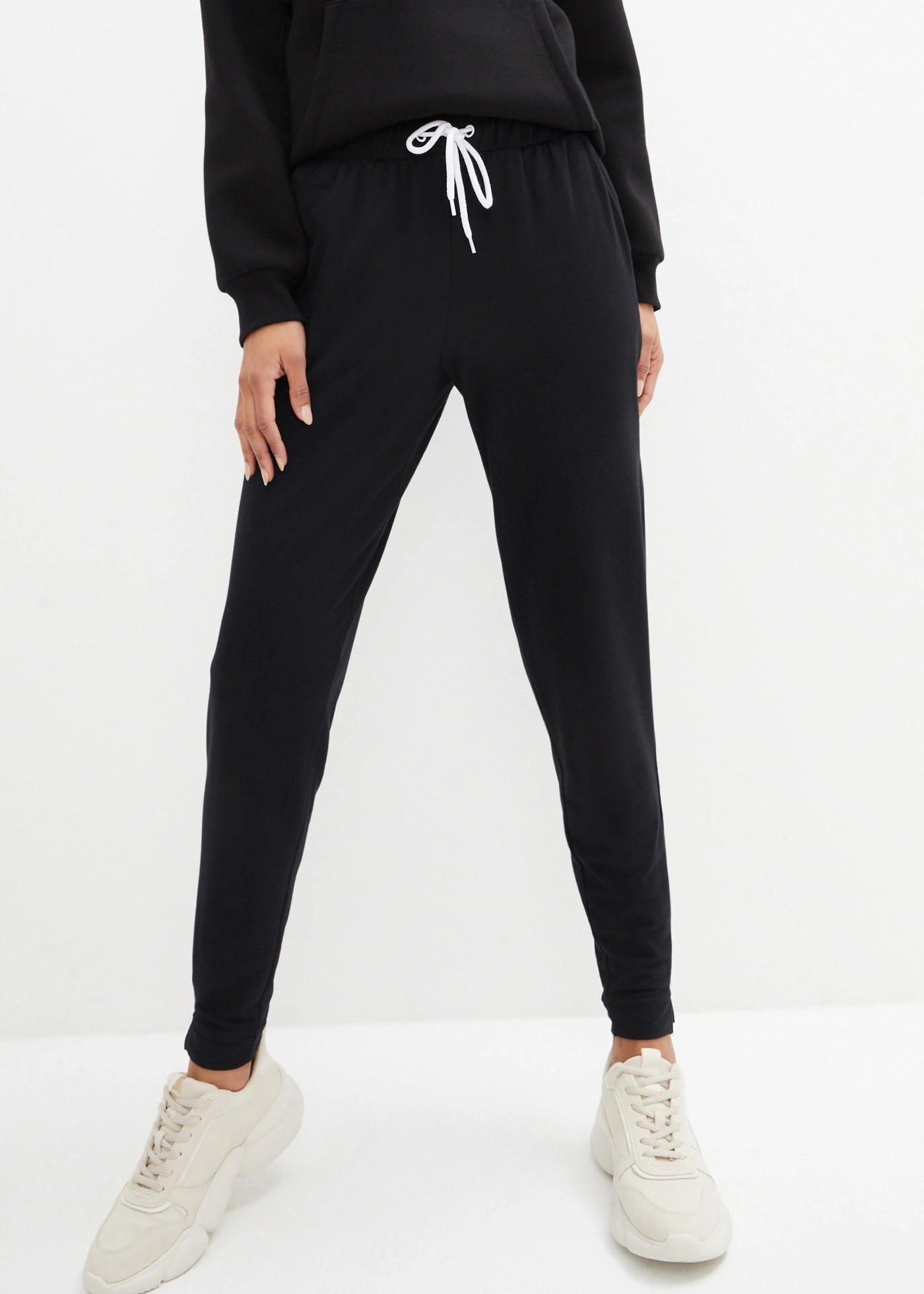 Pantalon de jogging en matière légère • noir • Boutique bonprix