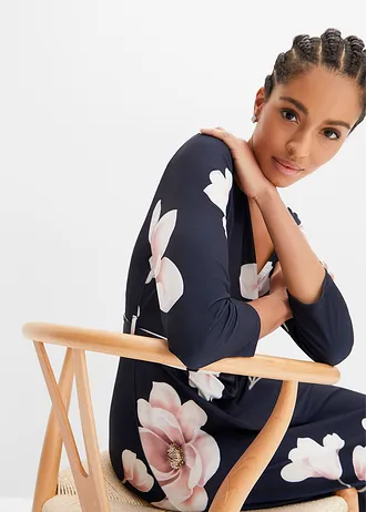 Žerzejové šaty s vázačkou a prodlouženým zadním dílem • tmavě modro-růžová s květy • bonprix obchod