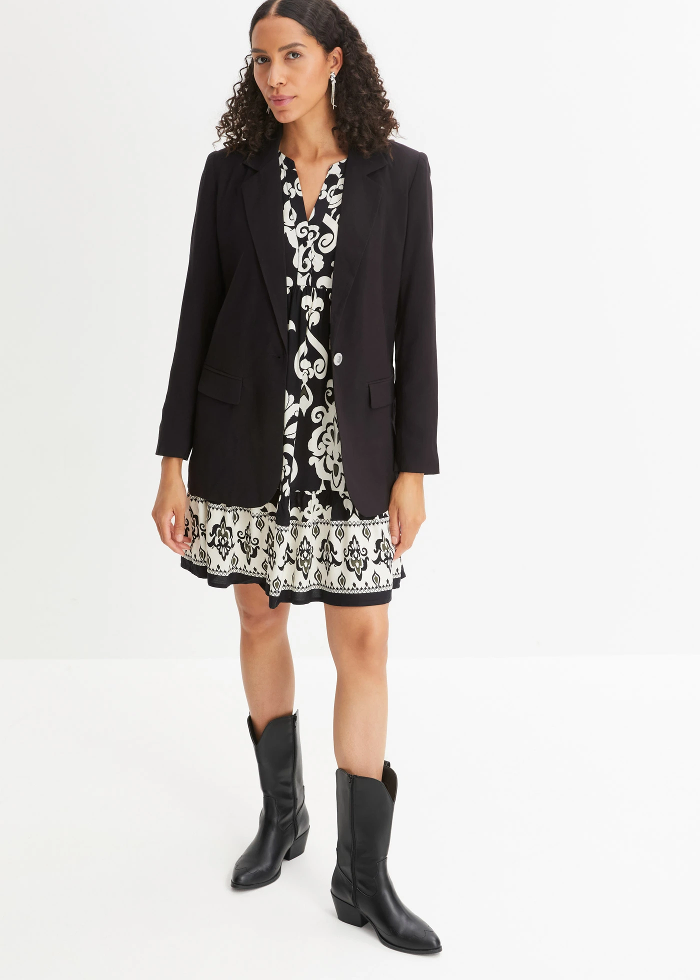 Rochie gen tunică din viscoză fluidă • negru-ecru cu imprimeu • magazin bonprix