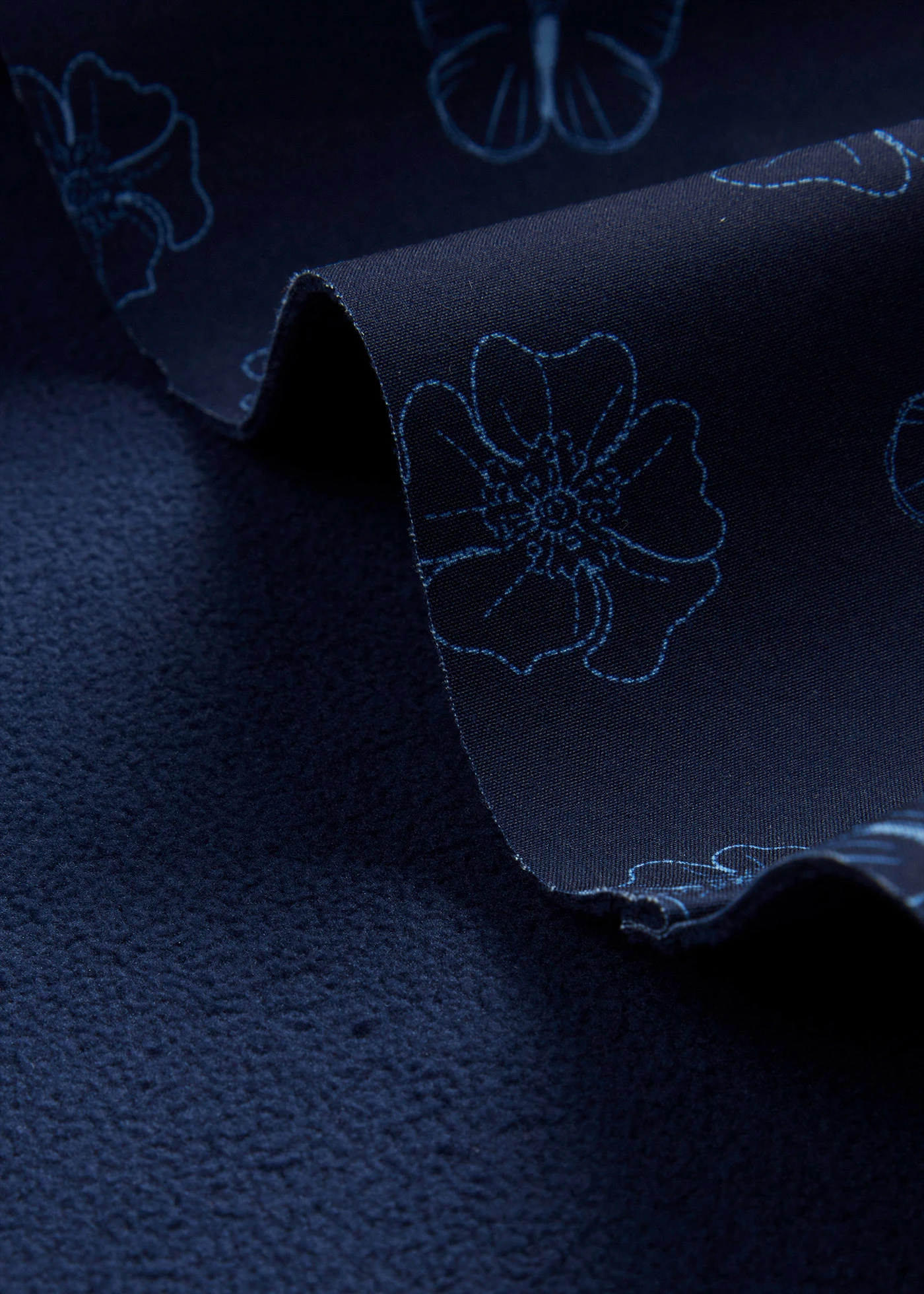 Softshellová bunda s květinovým vzorem, vodoodpudivá úprava • tmavě modrá s květy • bonprix obchod