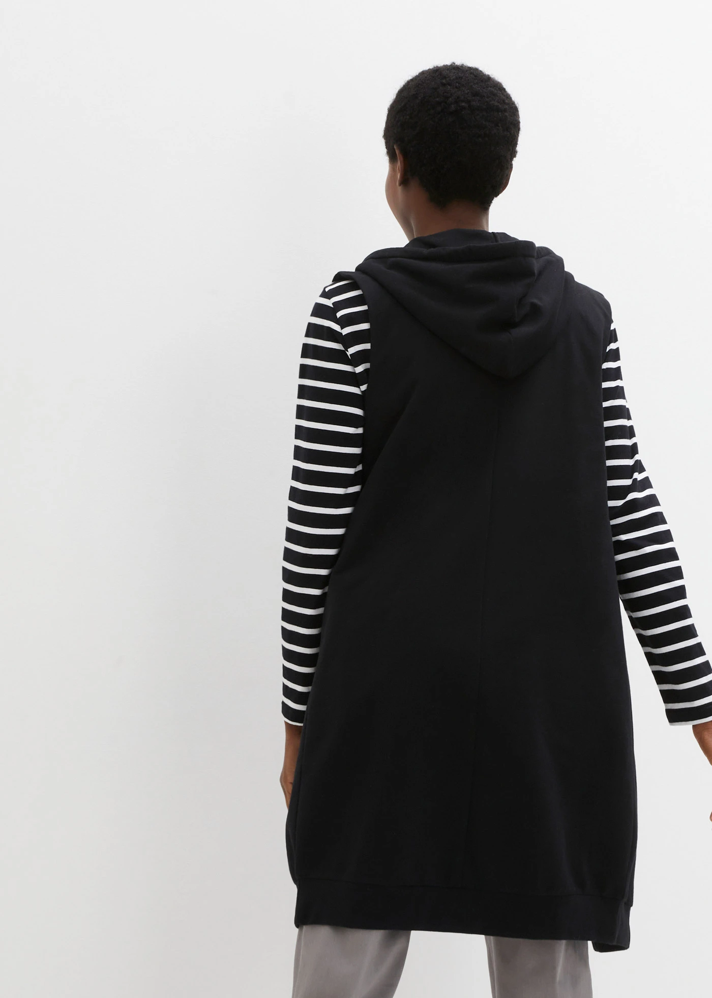 Long gilet sweat à capuche, sans manches • noir • product-page.page-title-suffix