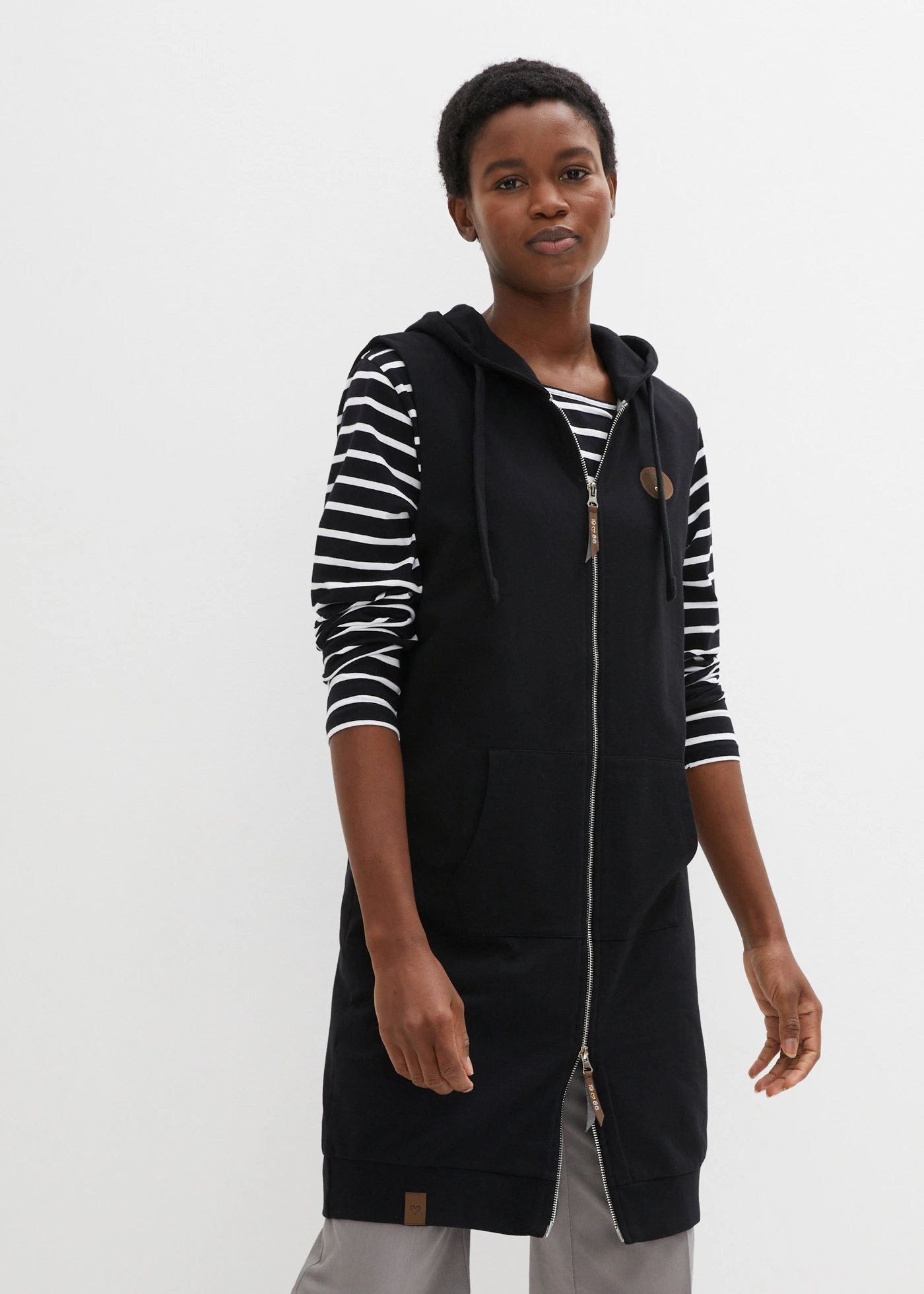 Hosszú szabadidős mellény kapucnival, pamut keverékből • fekete • bonprix áruház