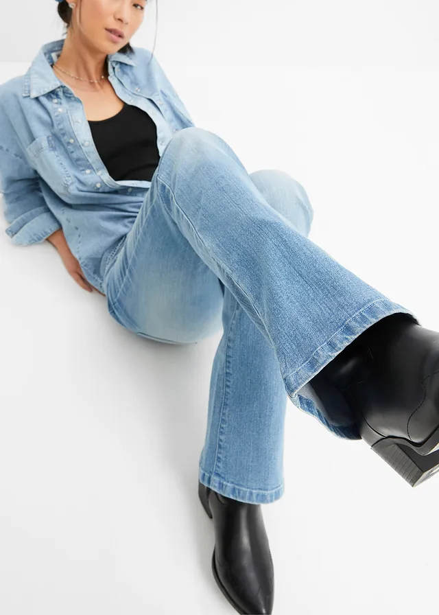 Bootcut jeans mid waist, stretch • lichtblauw denim • product-page.page-title-suffix