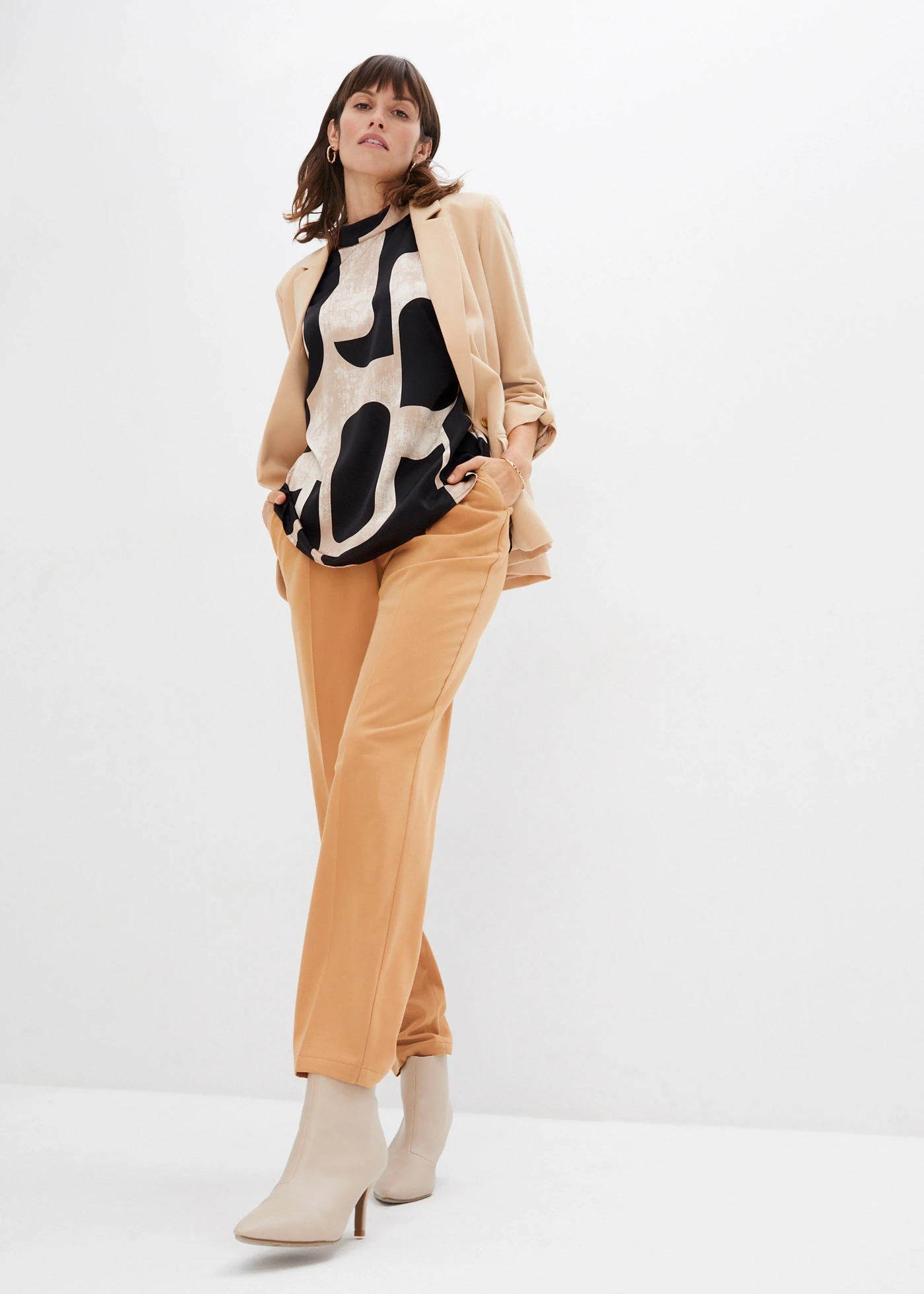 Tuniková halenka ze saténu • černo-šedobéžovo-khaki béžová s potiskem • bonprix obchod