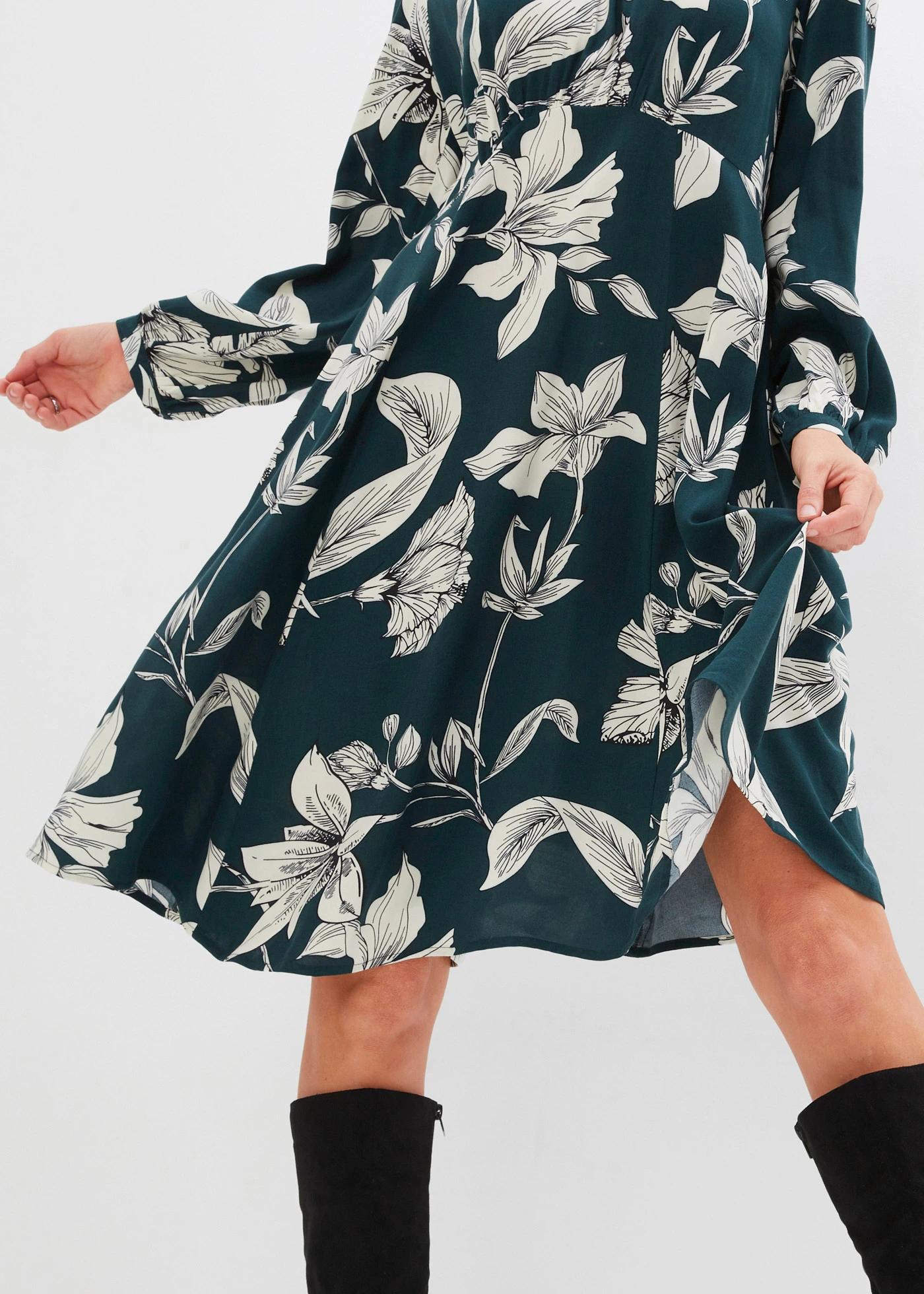 Robe fluide en viscose • vert profond • Boutique bonprix