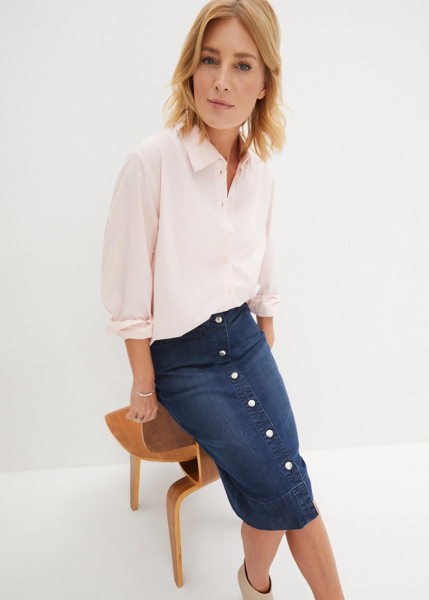 Džínová sukně s ozdobnými knoflíky • tmavě modrý denim • bonprix obchod