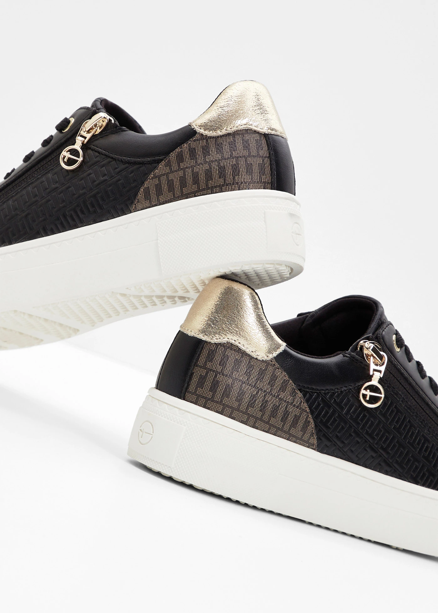 Tenisky značky Tamaris • černá • bonprix obchod