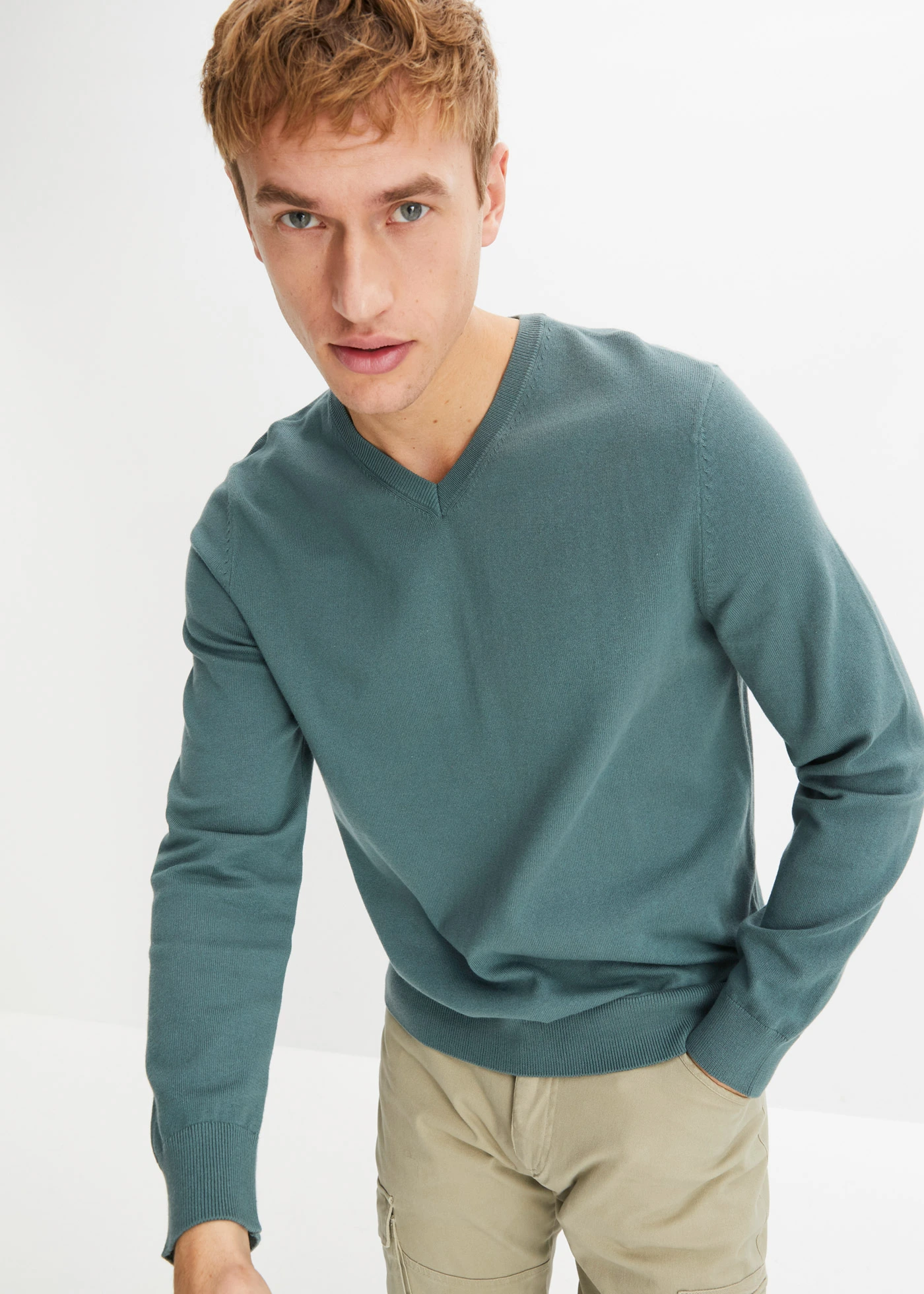 Pull doux en fine maille • gris vert • Boutique bonprix