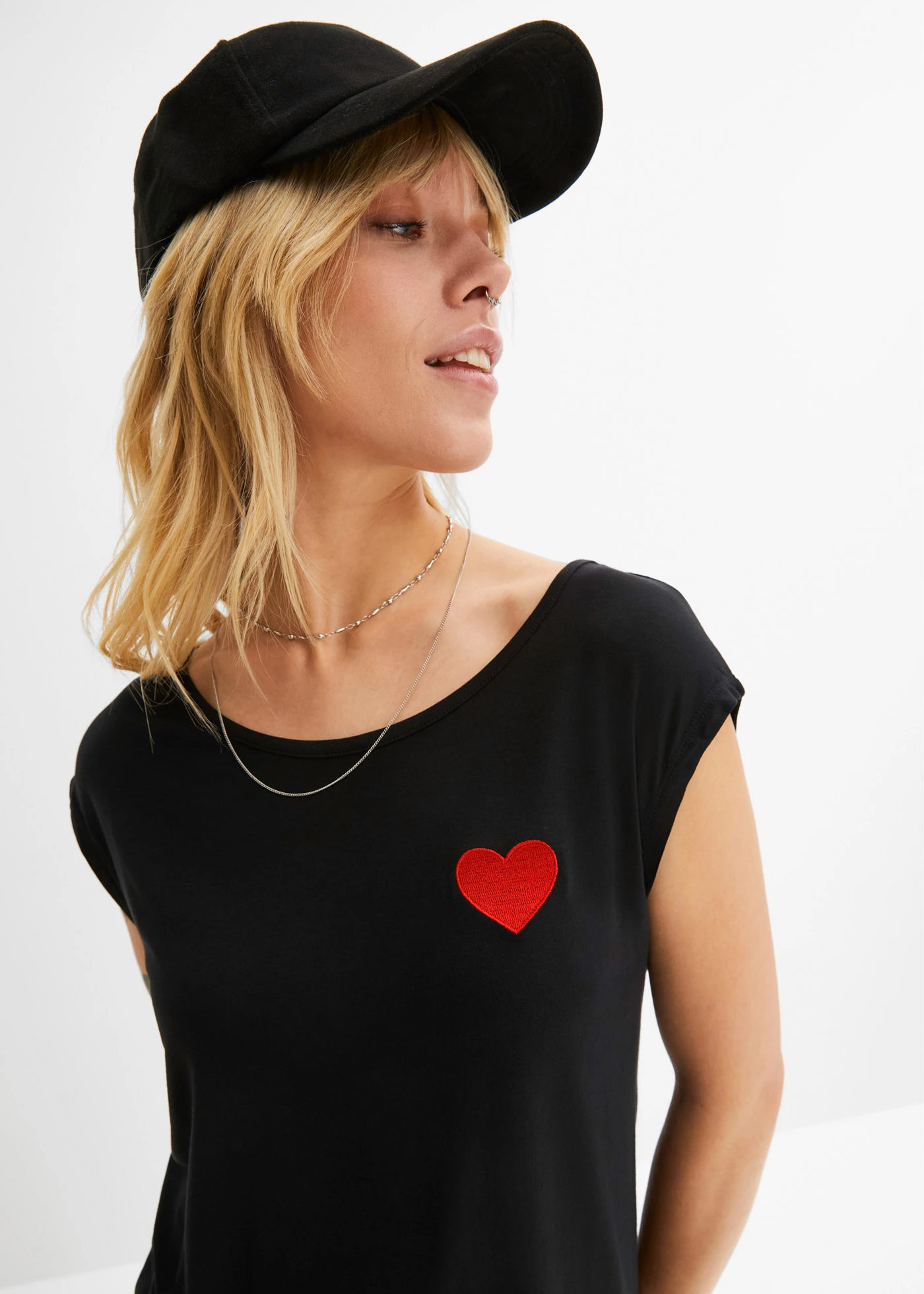 T-shirt fluide, plus long derrière • noir • Boutique bonprix