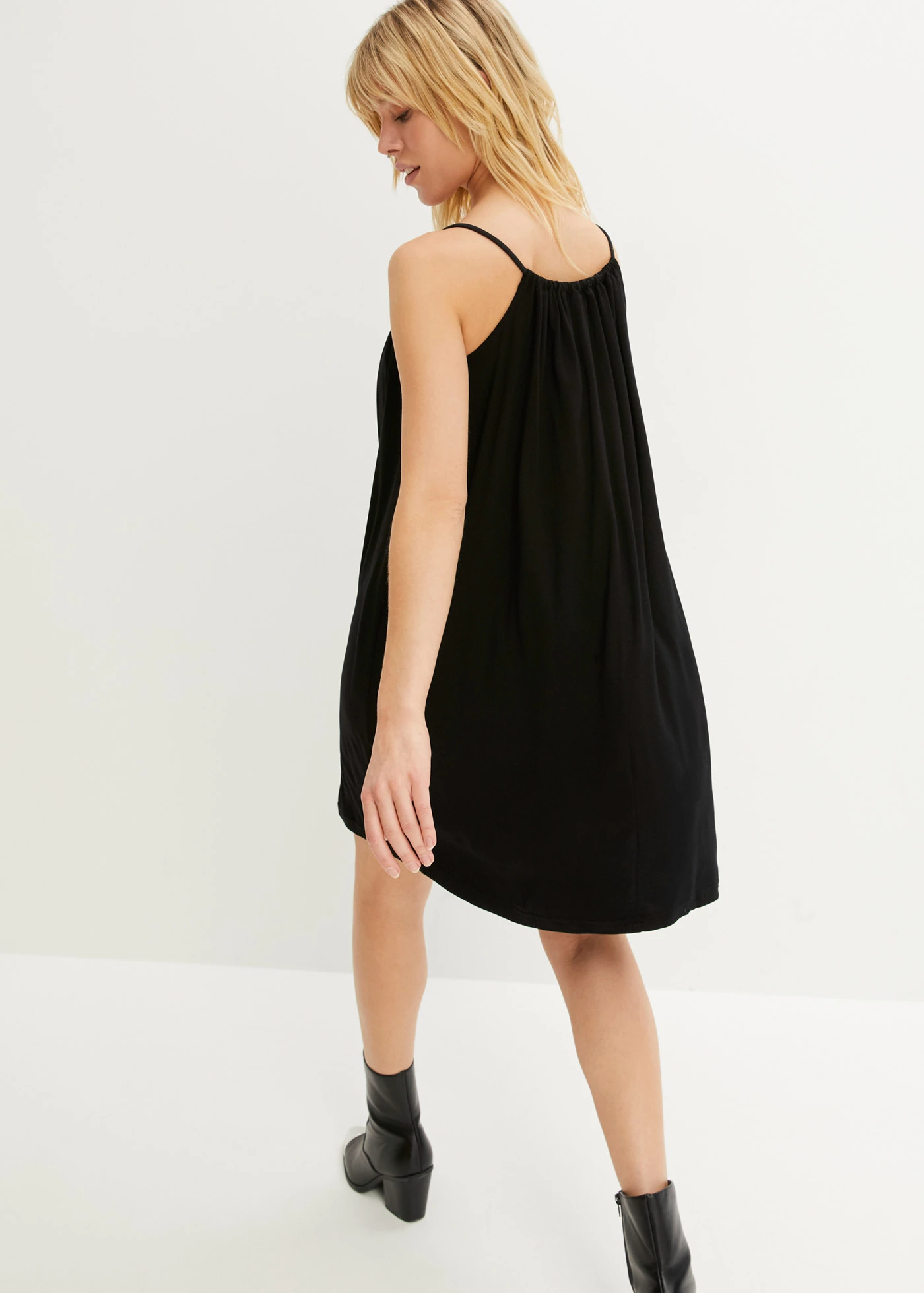 Robe fluide en jersey viscose • noir • Boutique bonprix