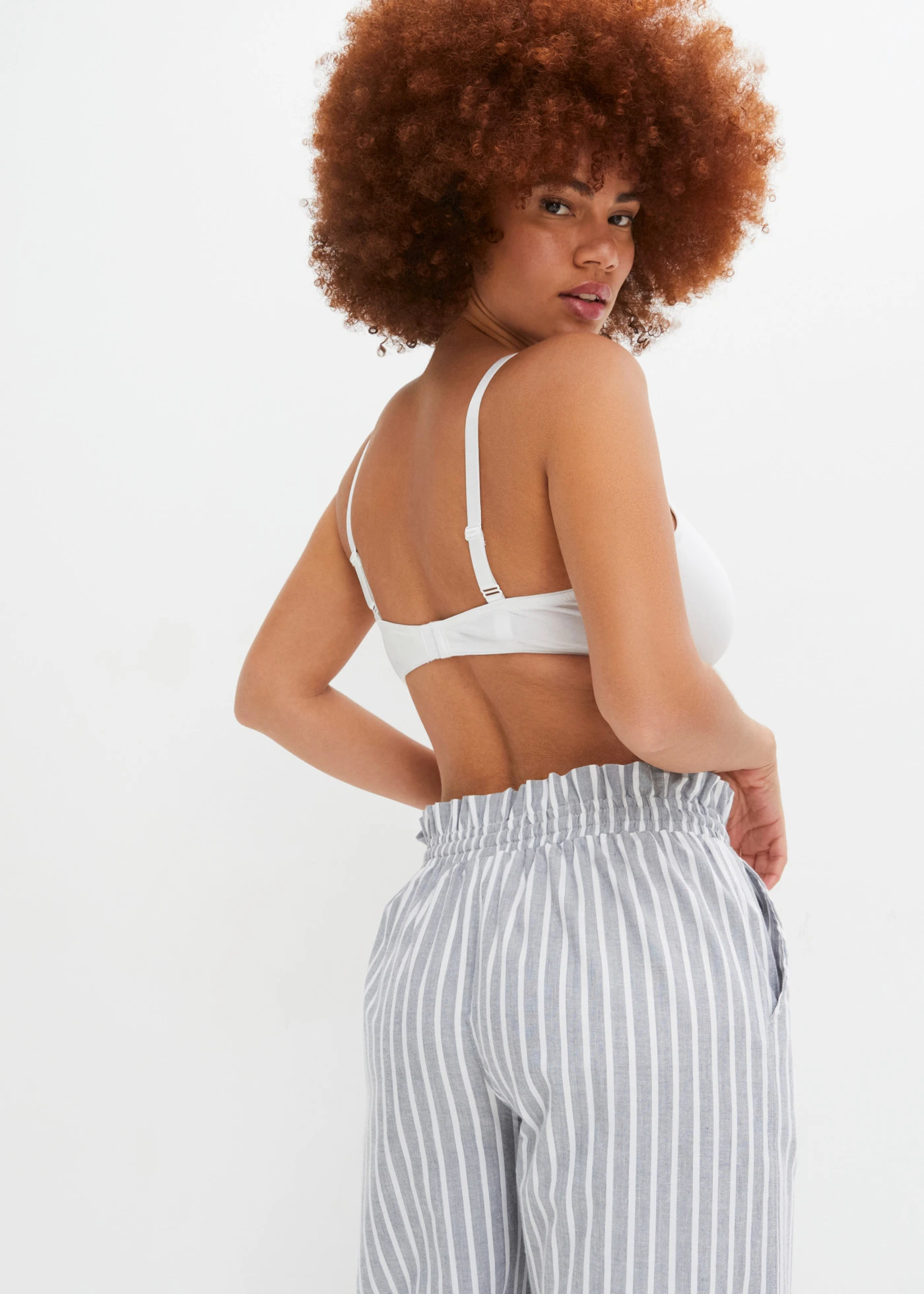 Lot de 3 soutiens-gorge moulés non rembourrés • blanc + noir + gris chiné • Boutique bonprix