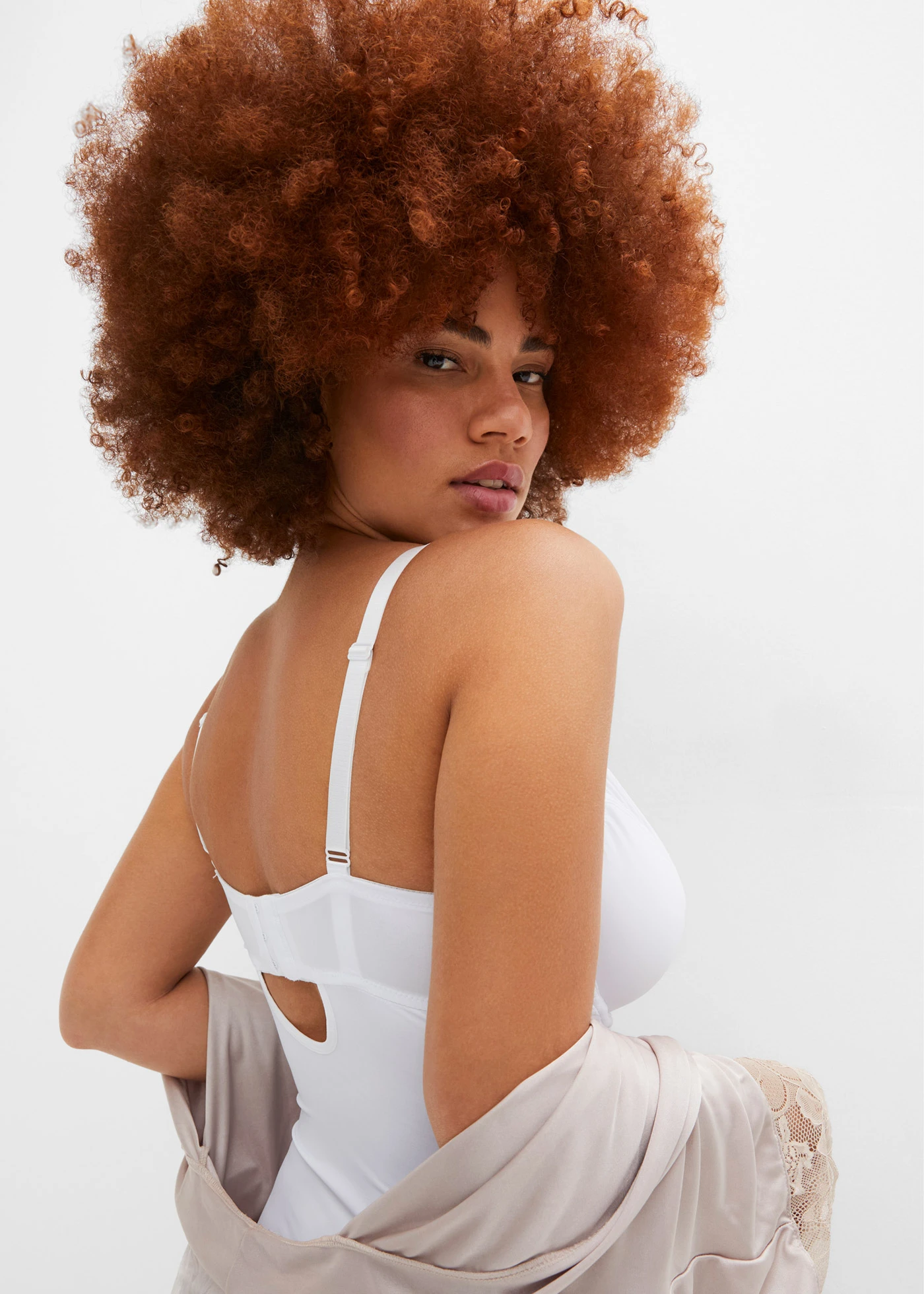 Stahovací body, střední tvarující funkce • bílá • bonprix obchod