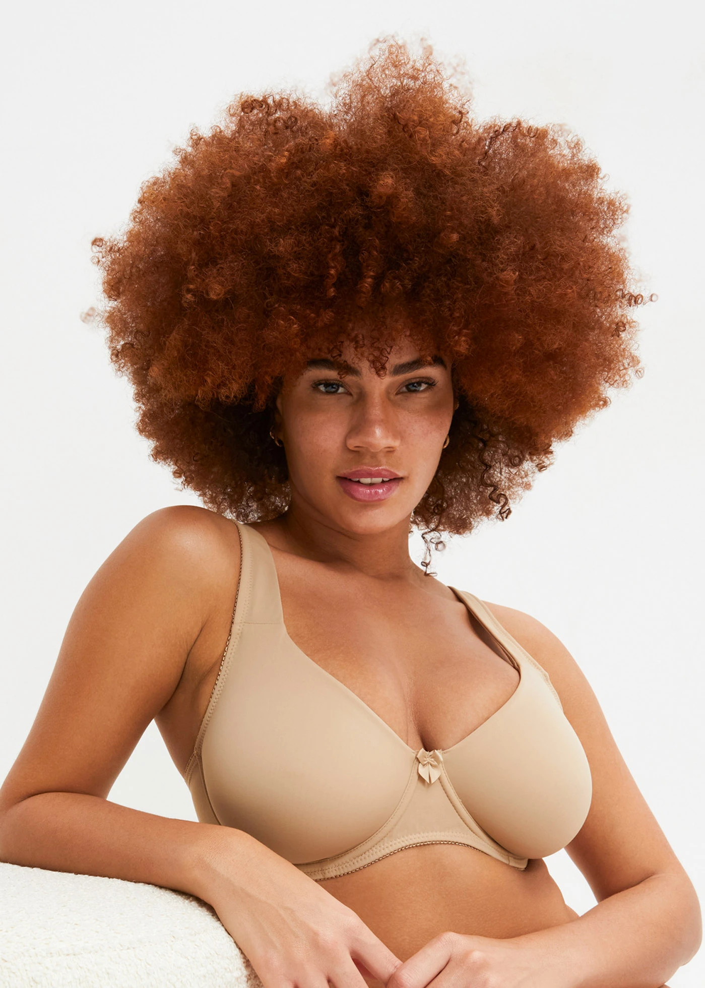 Sutien invizibil pentru tricou, cu armătură • bej-cretă • magazin bonprix