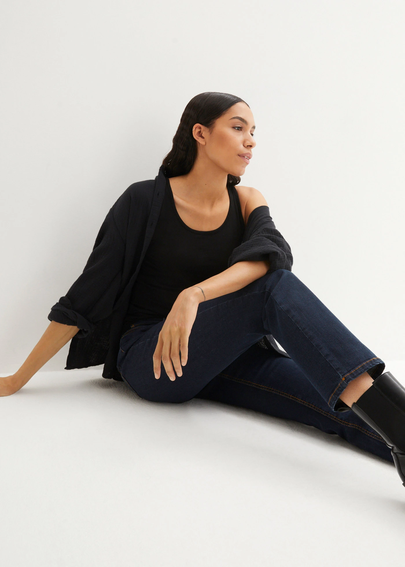 Jeansy ze stretchem straight, mid waist • ciemnoniebieski • sklep bonprix