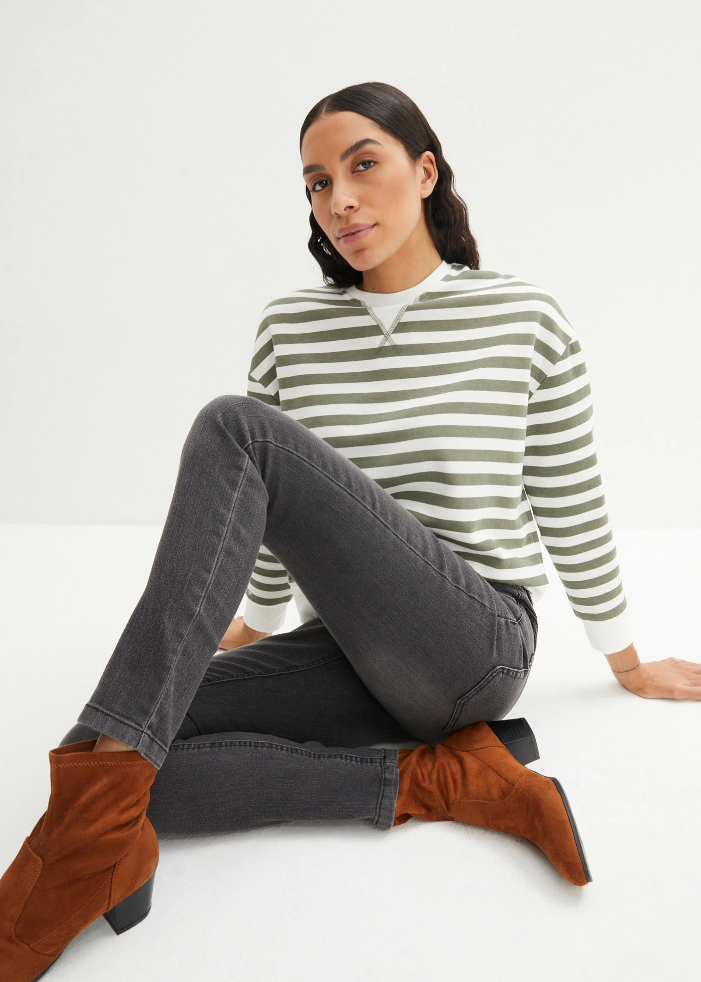 Jegíny, Mid Waist • černá used • bonprix obchod