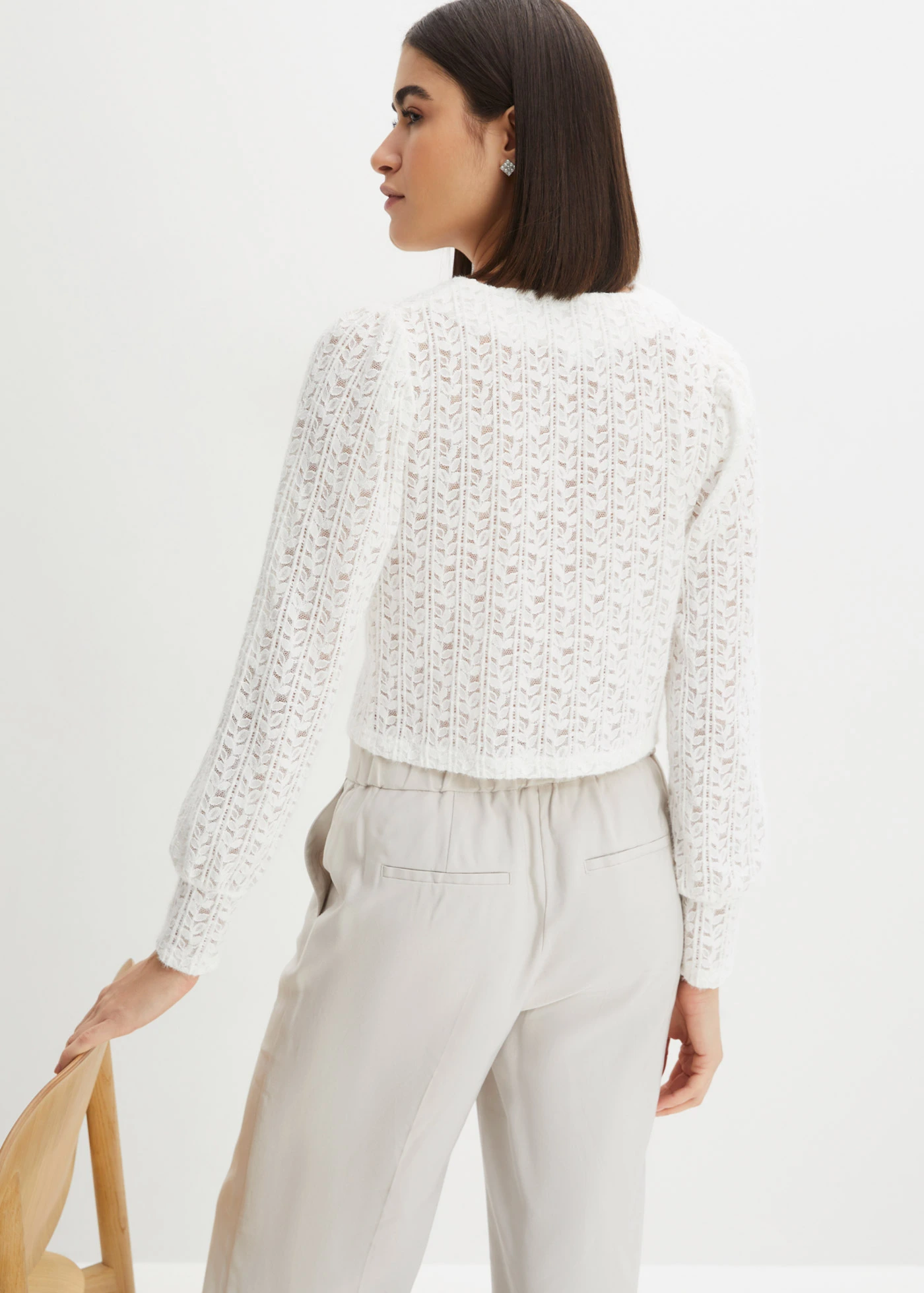 Sweter rozpinany z ozdobnymi guzikami • biel wełny • sklep bonprix