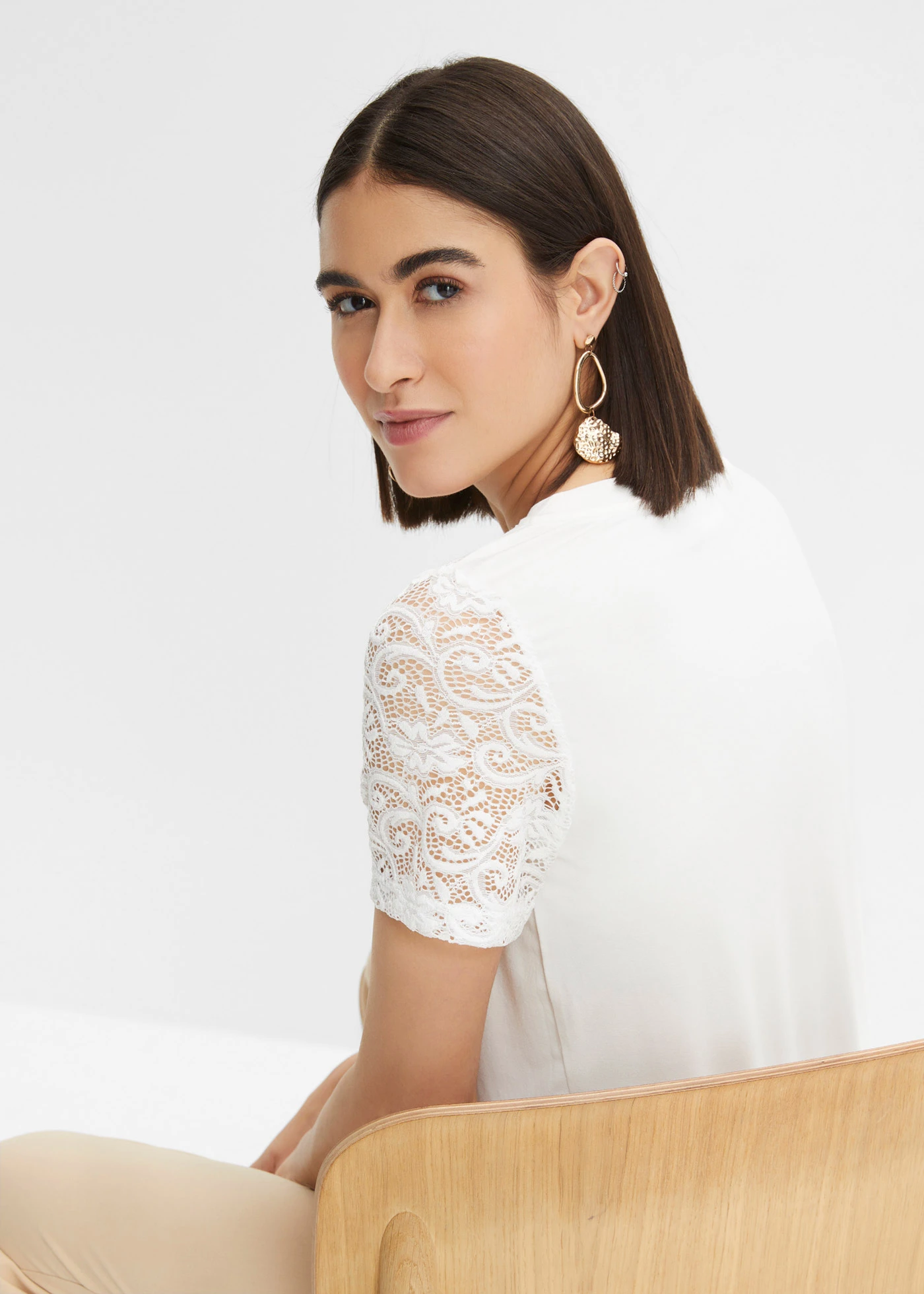 T-shirt avec dentelle • blanc cassé • Boutique bonprix